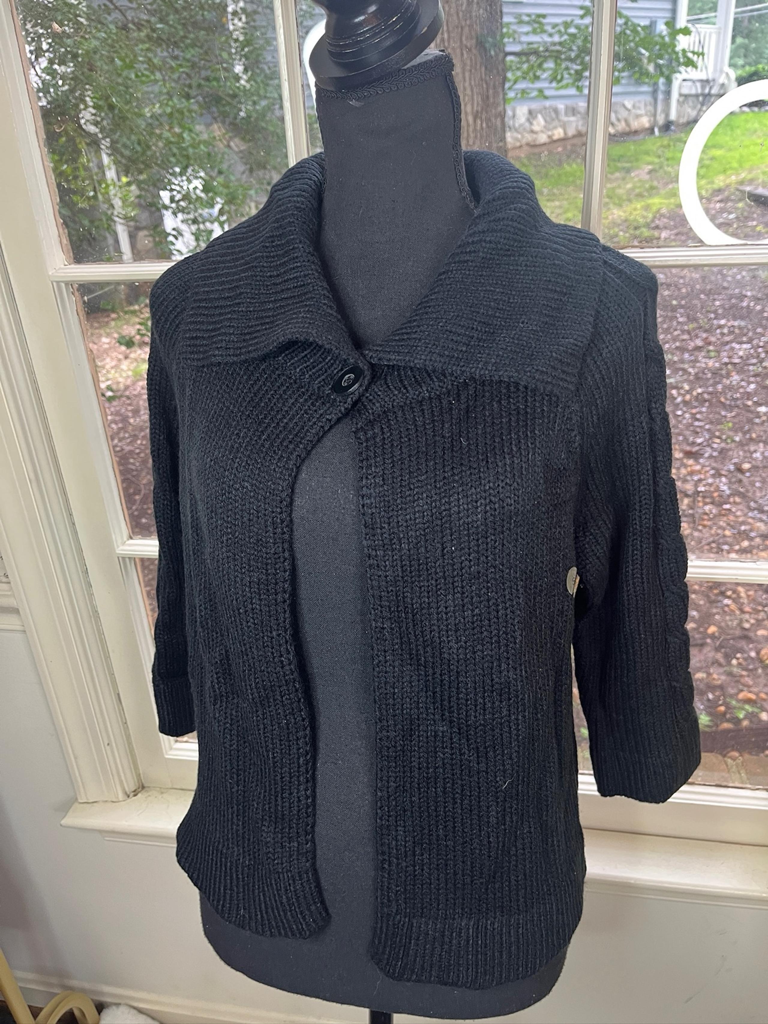 New York & Company Cropped Black Cardigan 3/4 Sleeved Sweater Size Small