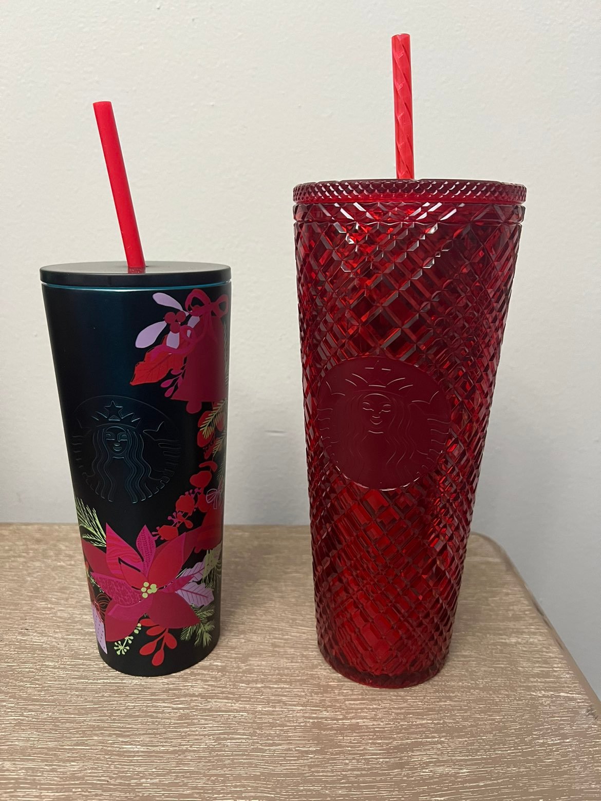 Starbucks holiday 2021 tumbler set