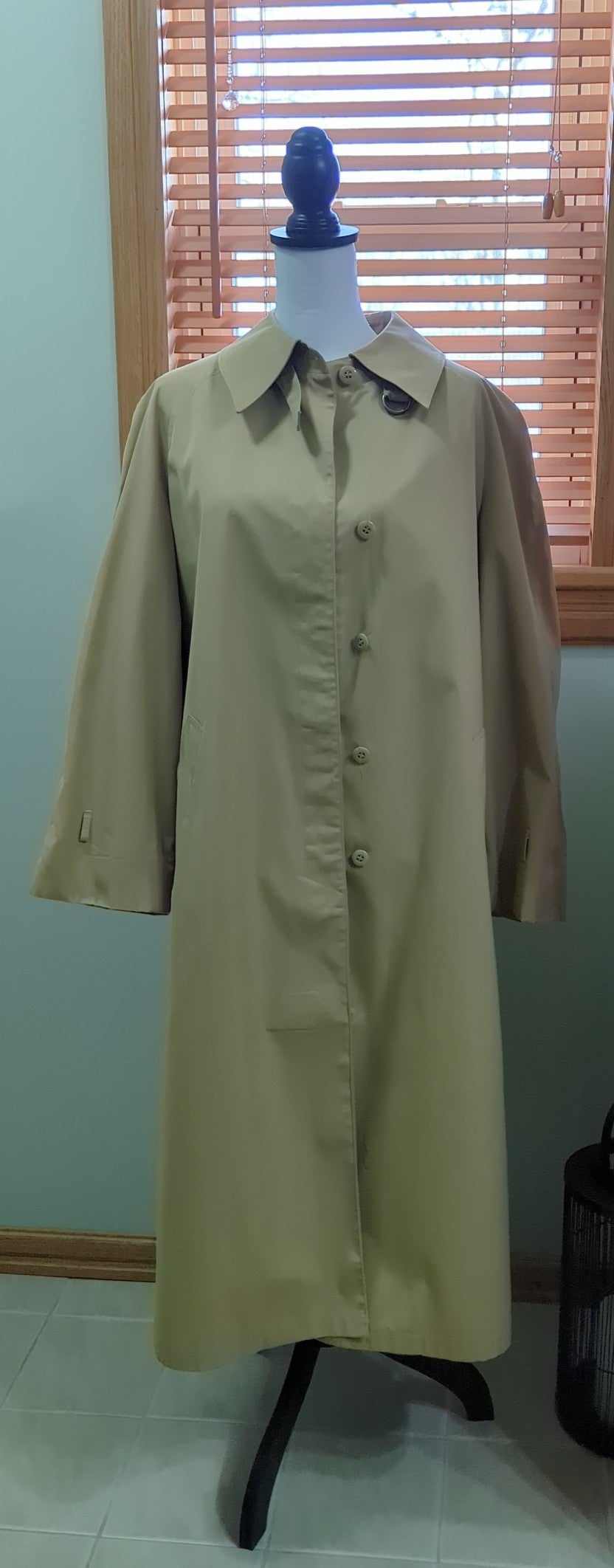 London Fog 16R KHAKI TRENCH COAT