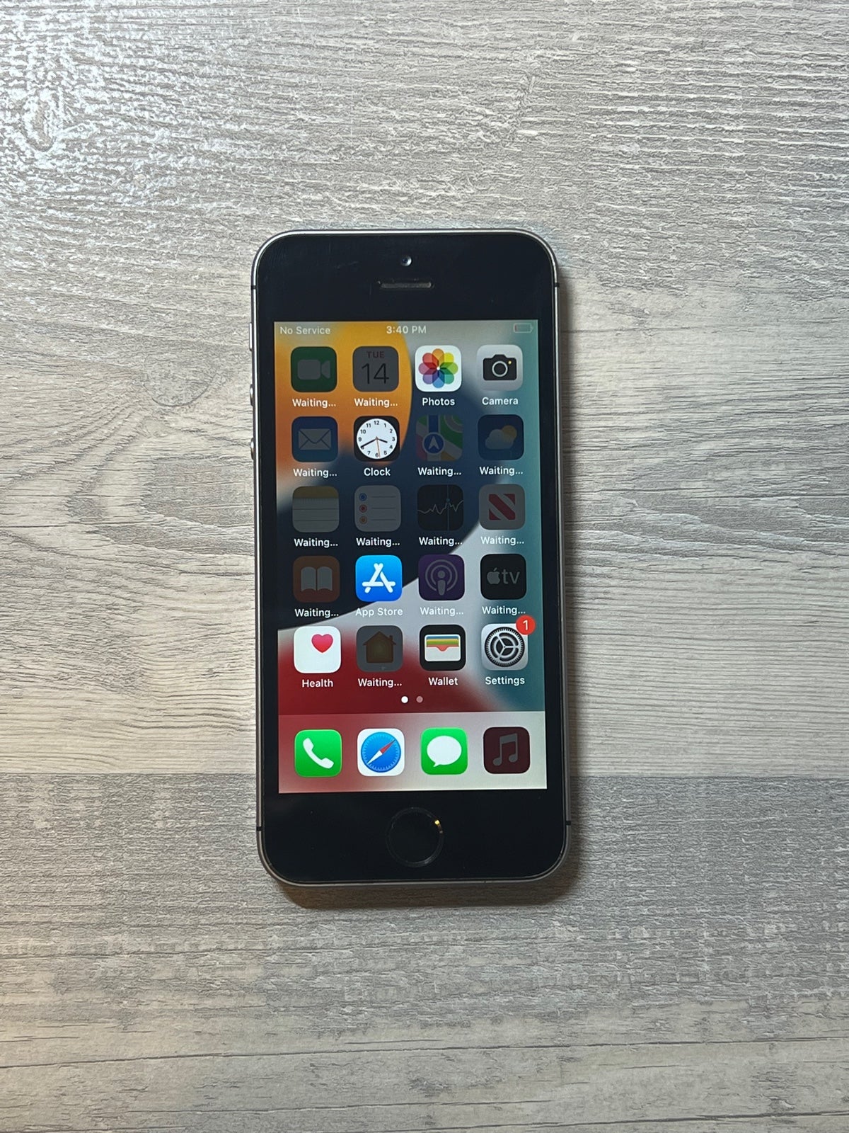 Apple iPhone SE 1st Generation 64 GB in Space Gray for Unlocked