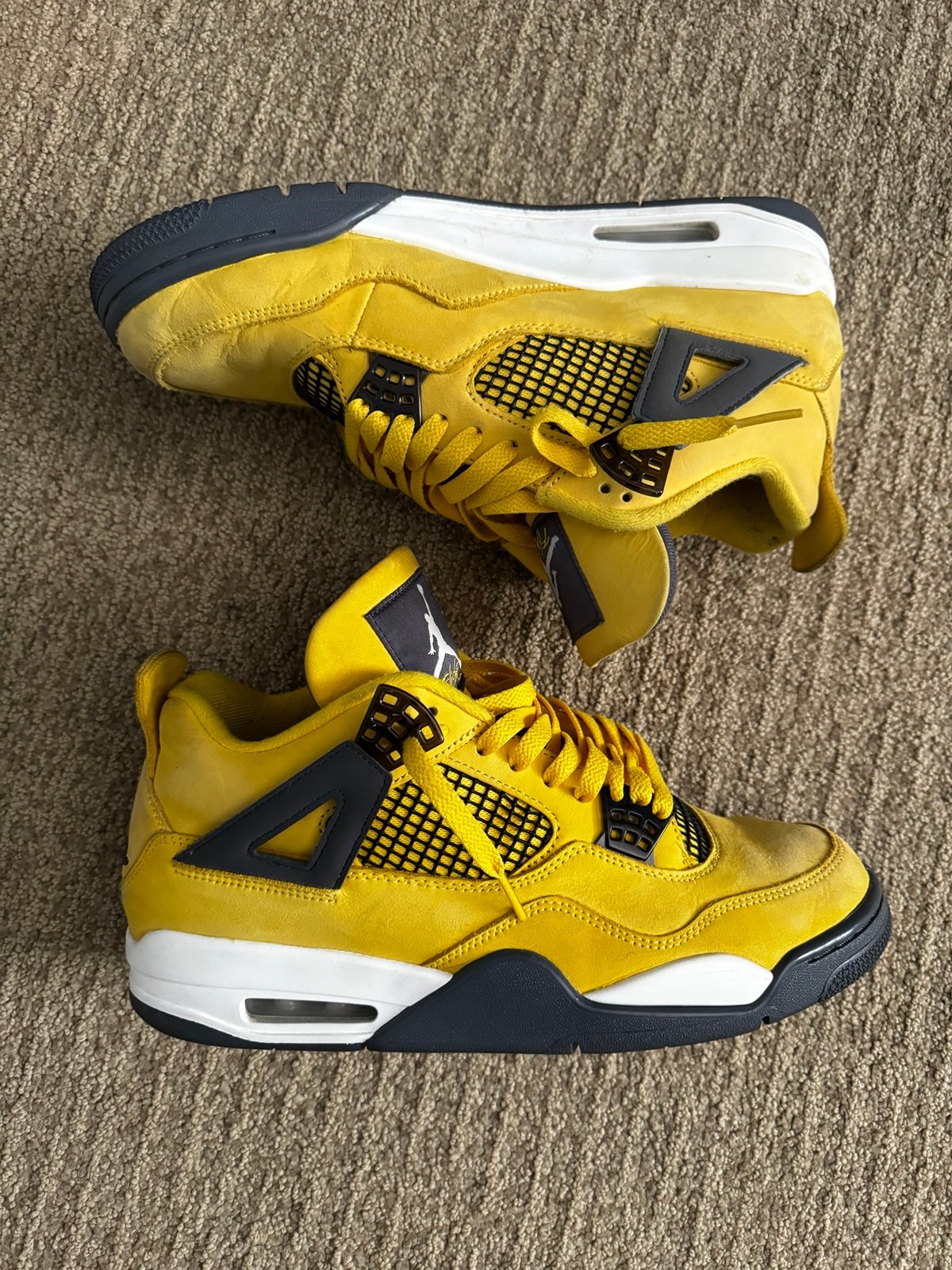 Jordan 4 lightning