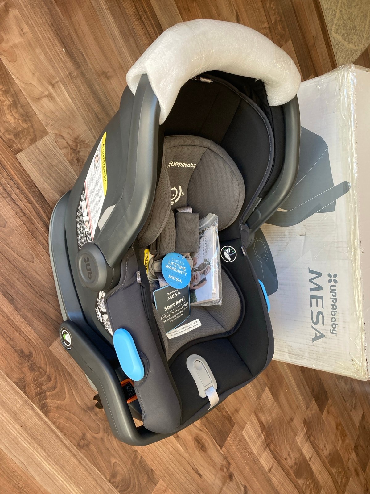 New uppababy Mesa Jake carseat & base, black