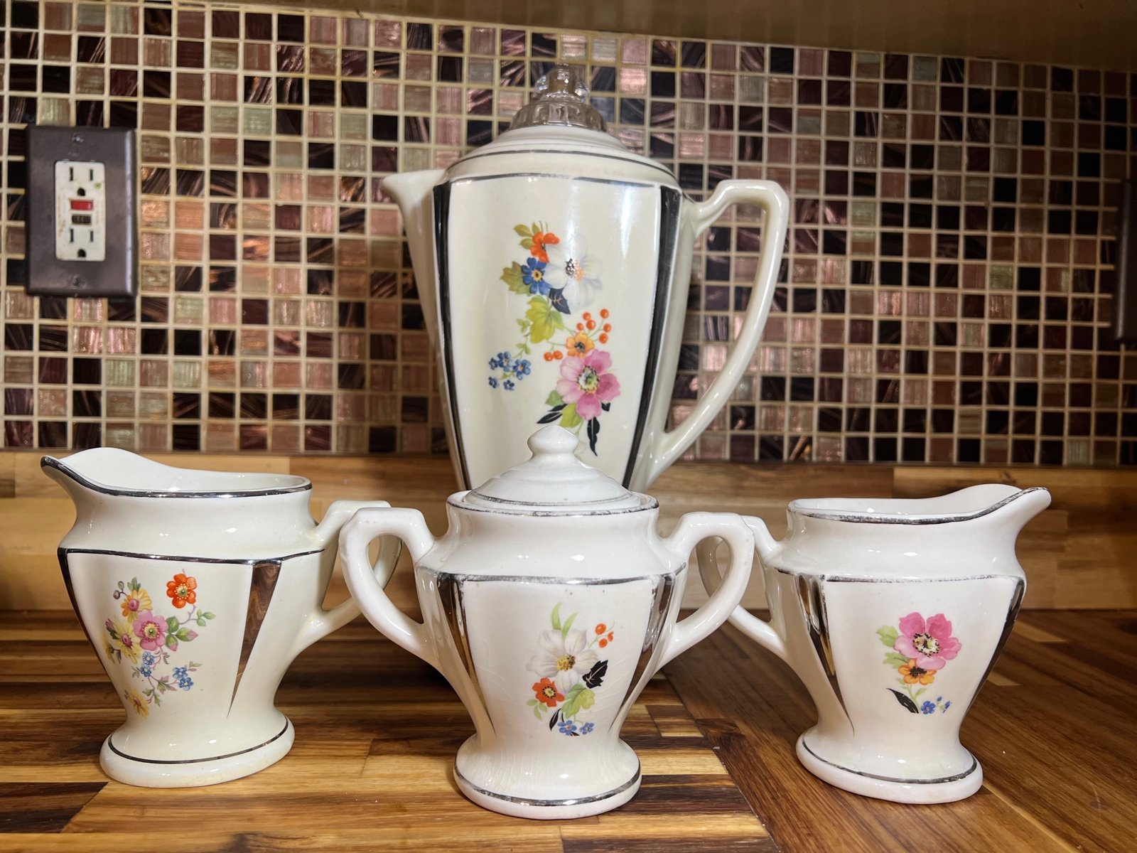 Vtg Porcelier Percolator With 2 Creamers and 1 sugar