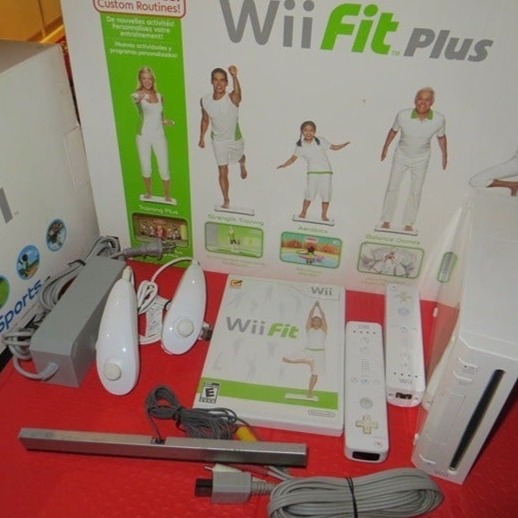NINTENDO WII CONSOLE COMPLETE WITH WII FIT BOARD WORKOUT WORKS GREAT NO BOX