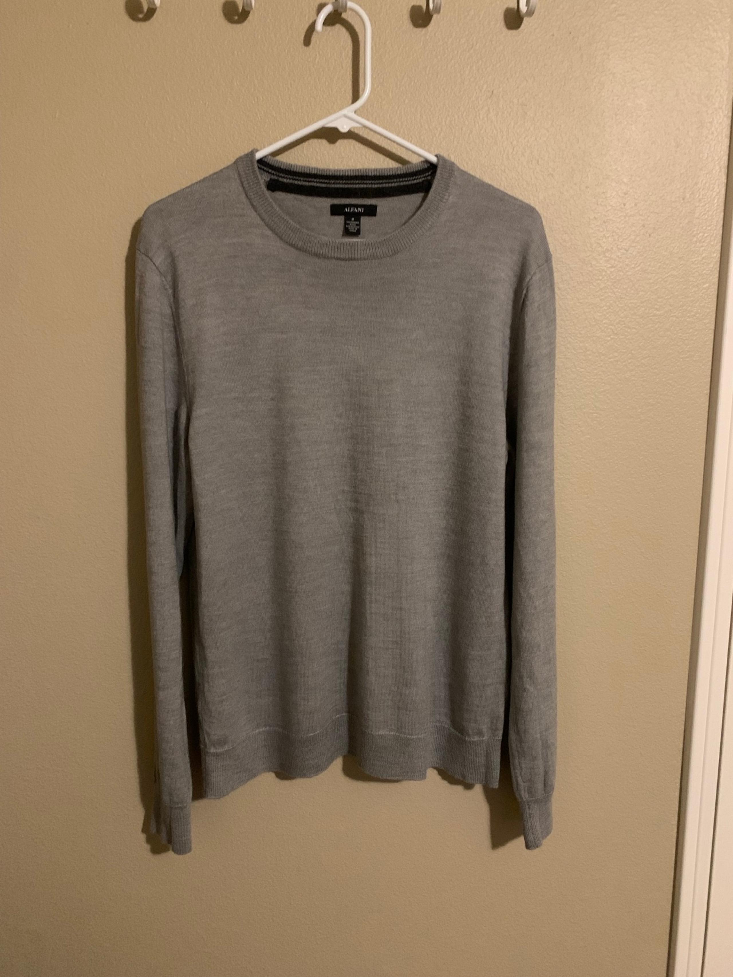 Men Alfani Crewneck Gray Sweater Wool Medium. Used Good Condition.