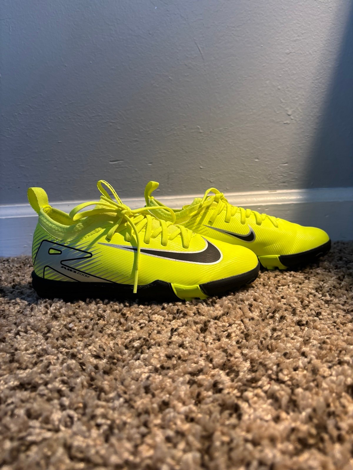 Nike kids Indoor cleats- 1Y