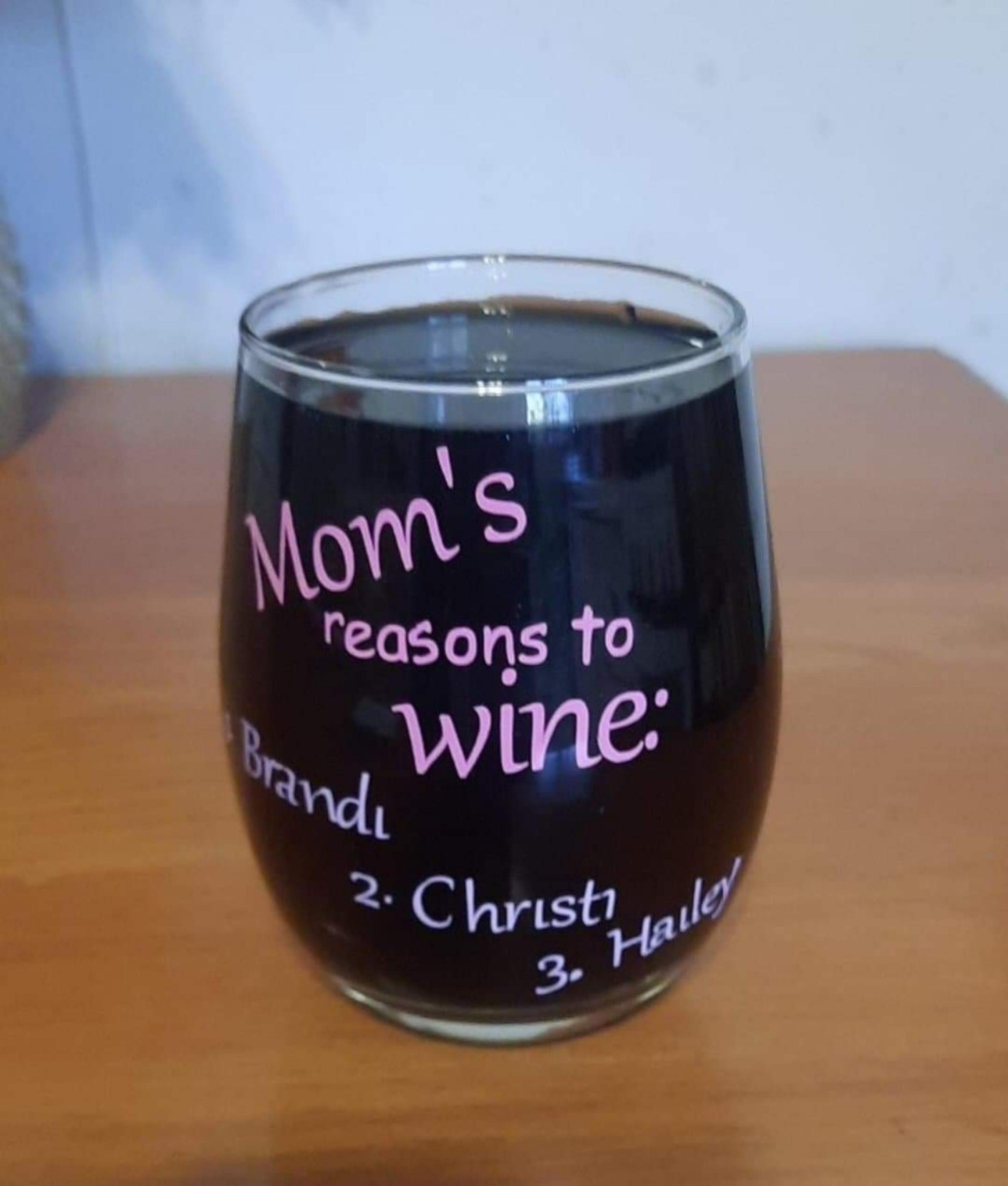 MOMs Wine Glass with custom names