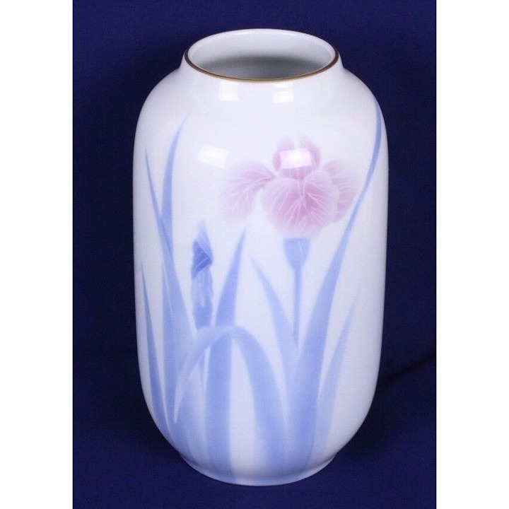 FUKAGAWA Porceleain Japan Arita Orchid Lily Floral Vase Appx 7.5 Tall Pastel