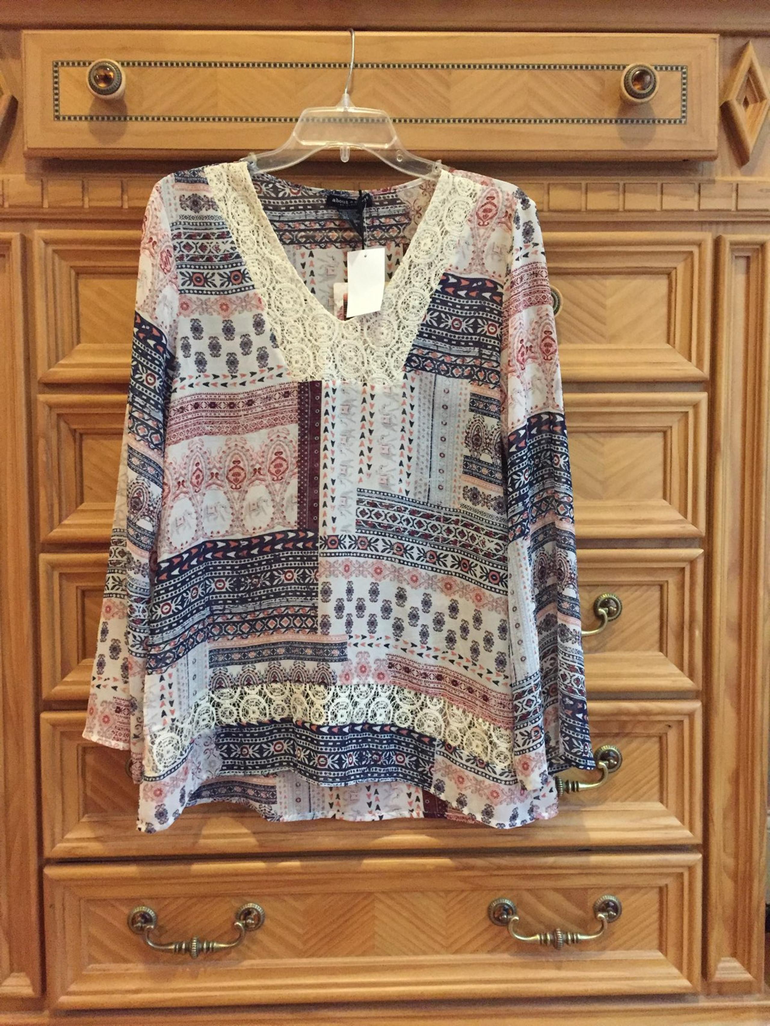 About A Girl Tunic Top Size M