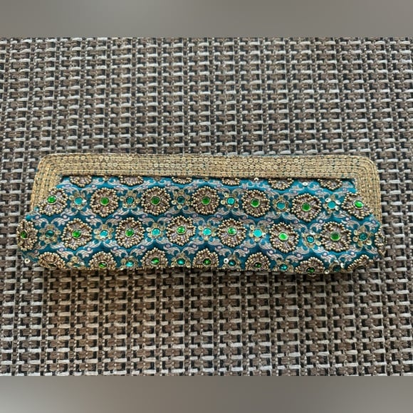 [Art Apparel] Teal and Gold Sequined Beaded Clutch