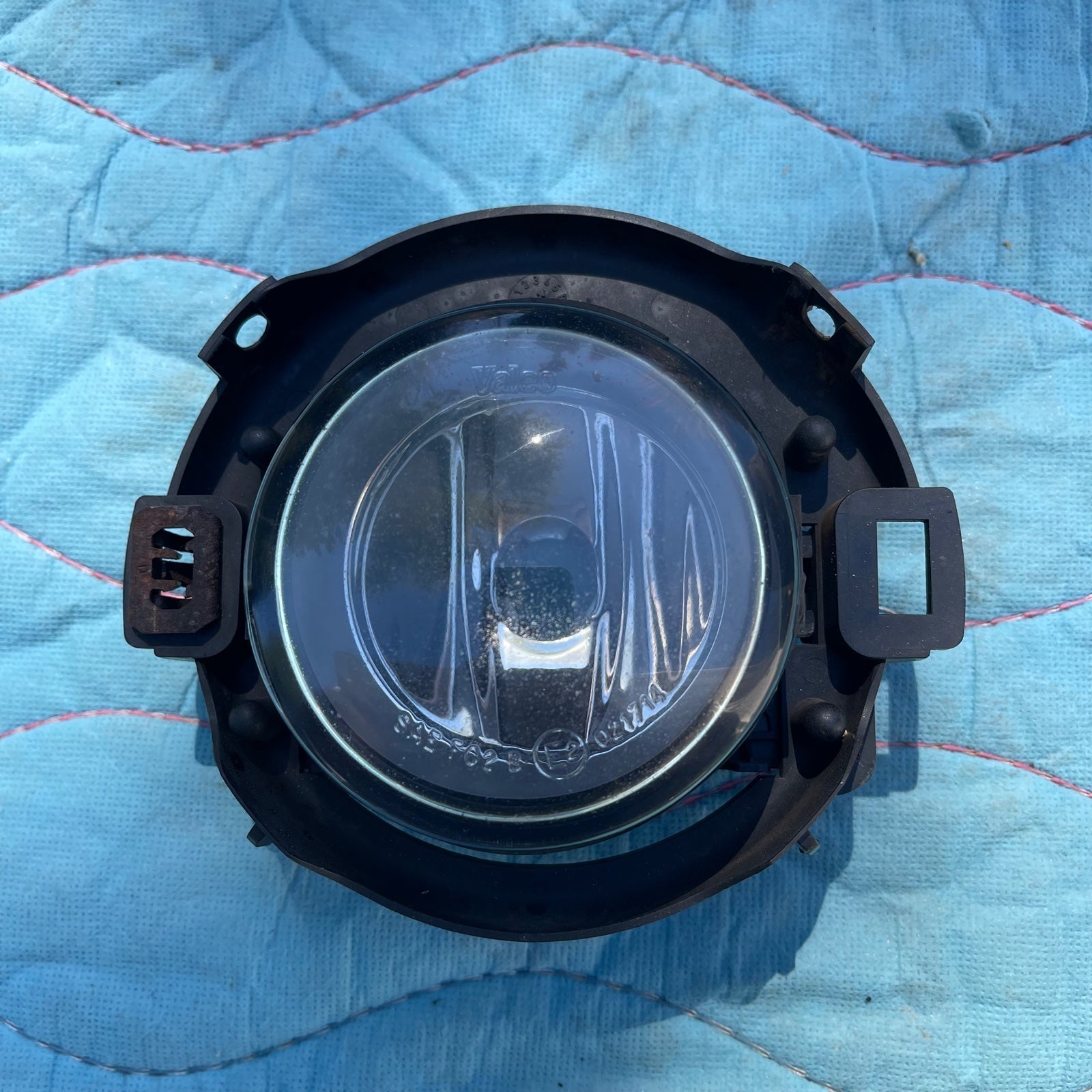 2005 - 2015 Nissan Xterra OEM passenger side fog light.