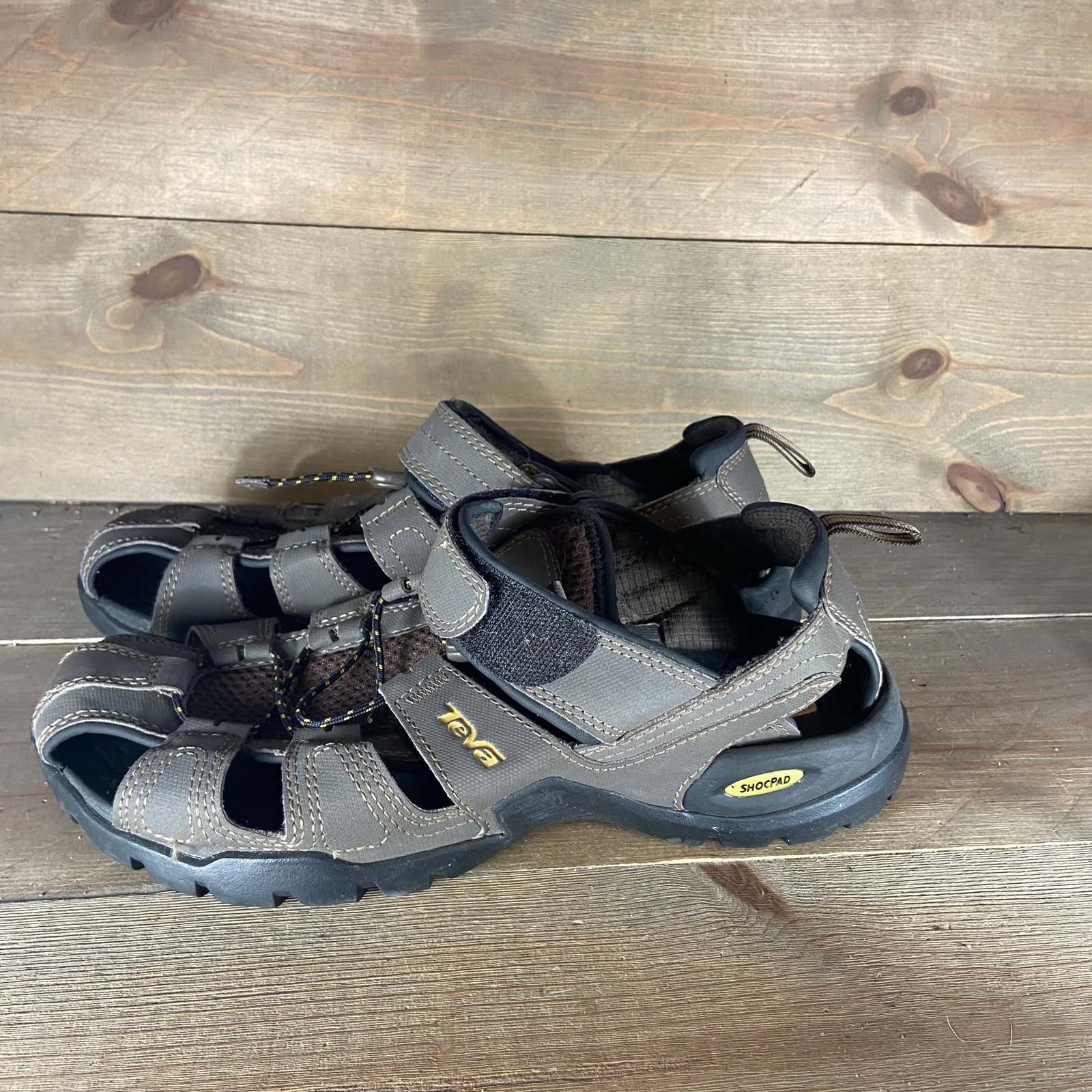 Teva forebay Mens size 8 shoes brown leather waterproof hiking sandals Gently