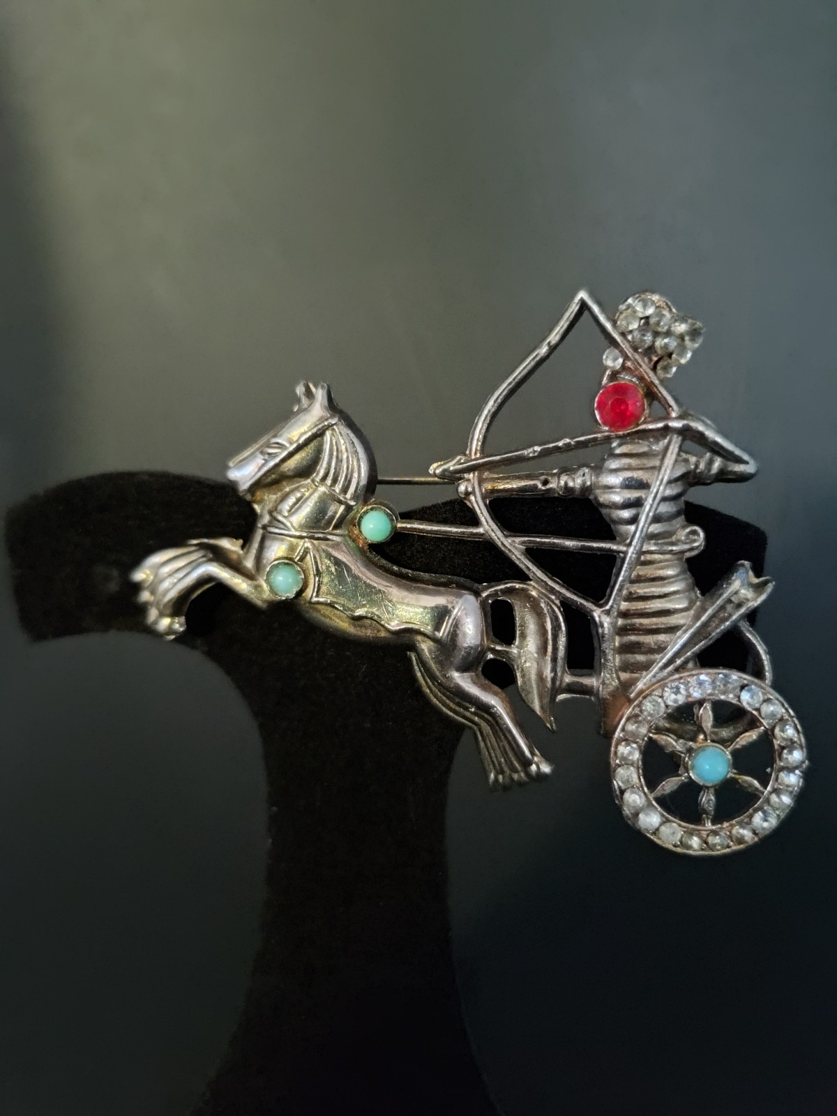 Vintage Egyptian Tutankamun warrior & chariot silver tone brooch 1940's