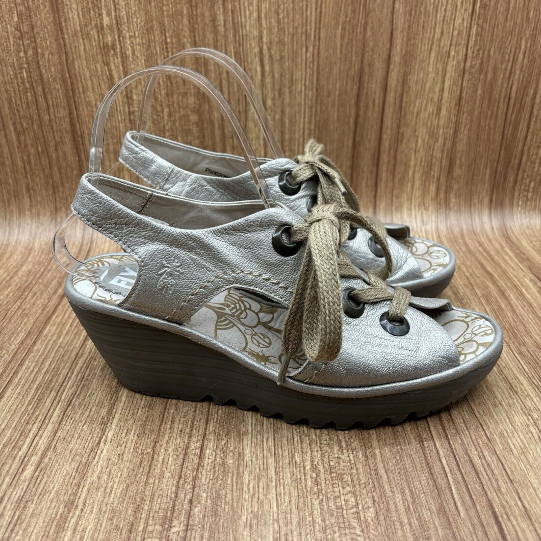 Fly London Ylfa Luna Women's Metallic Gold Leather Wedge Sandals Size 39/8-8.5