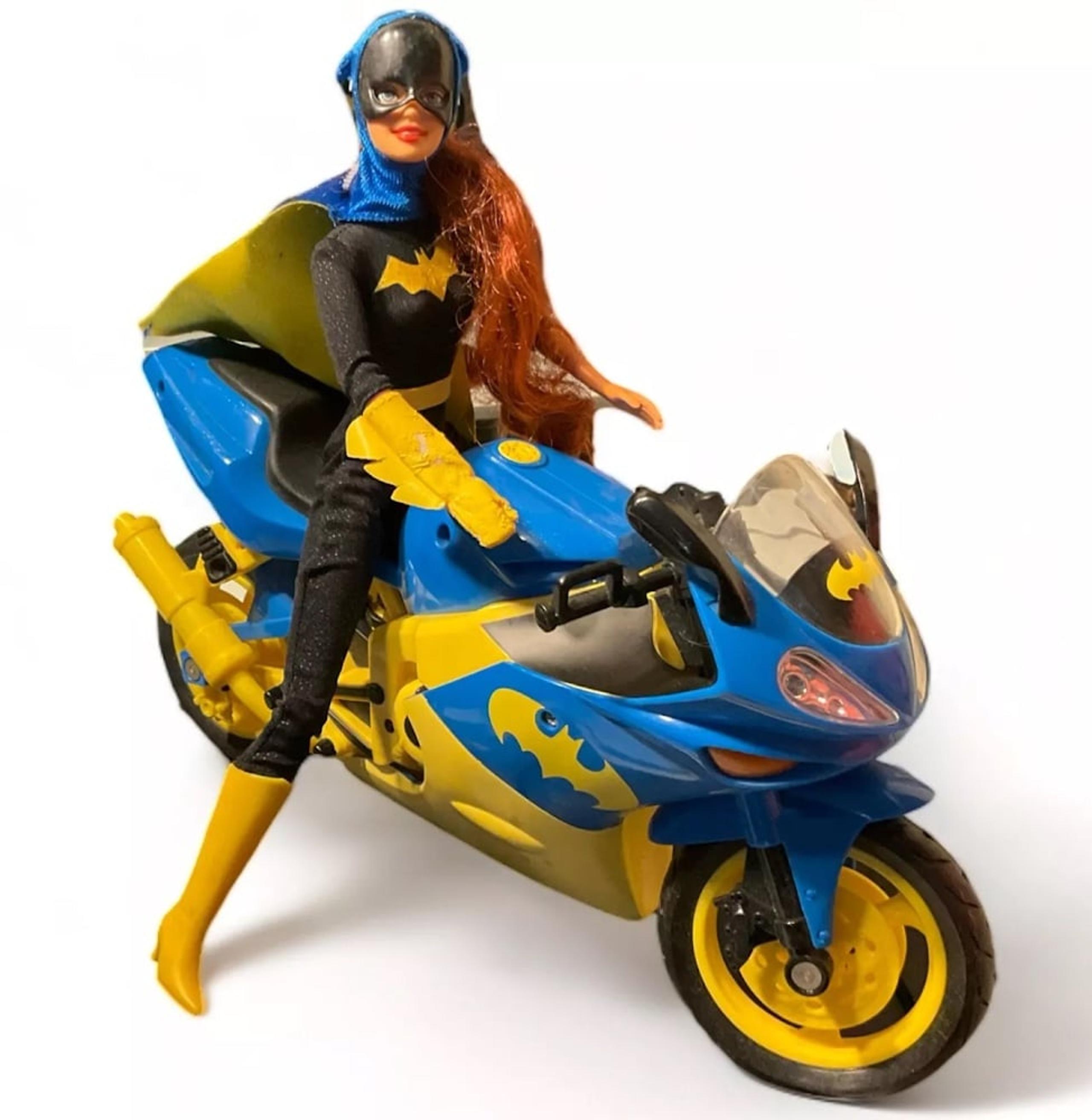 V INTAGE BARBIE BATGIRL & MOTORCYCLE DC COMICS SUPERHERO DOLL MATTEL 2003