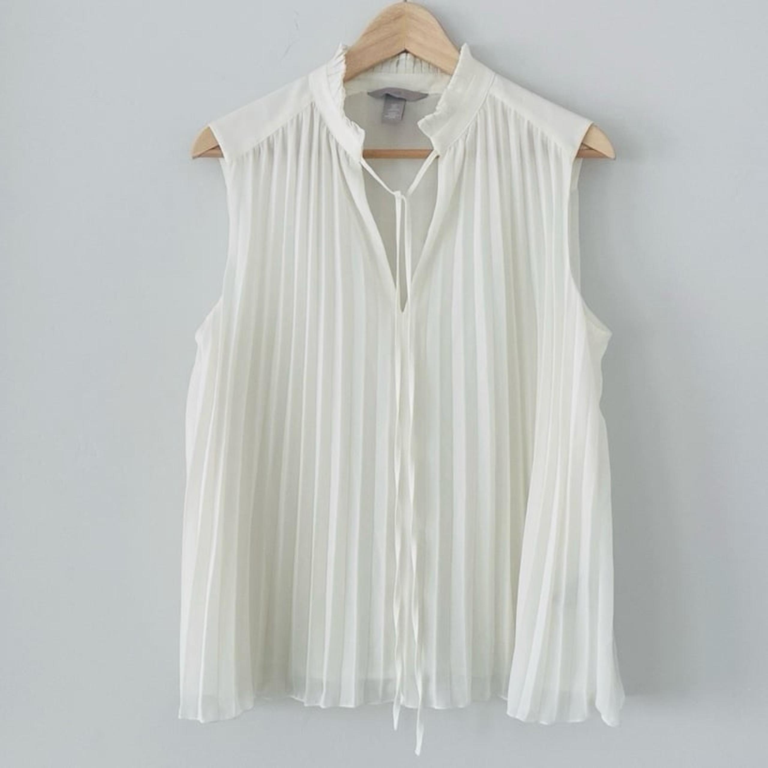 H&M Elegant Romantic Pleated White Sleeveless Blouse Loose-fit Sz S - NWOT