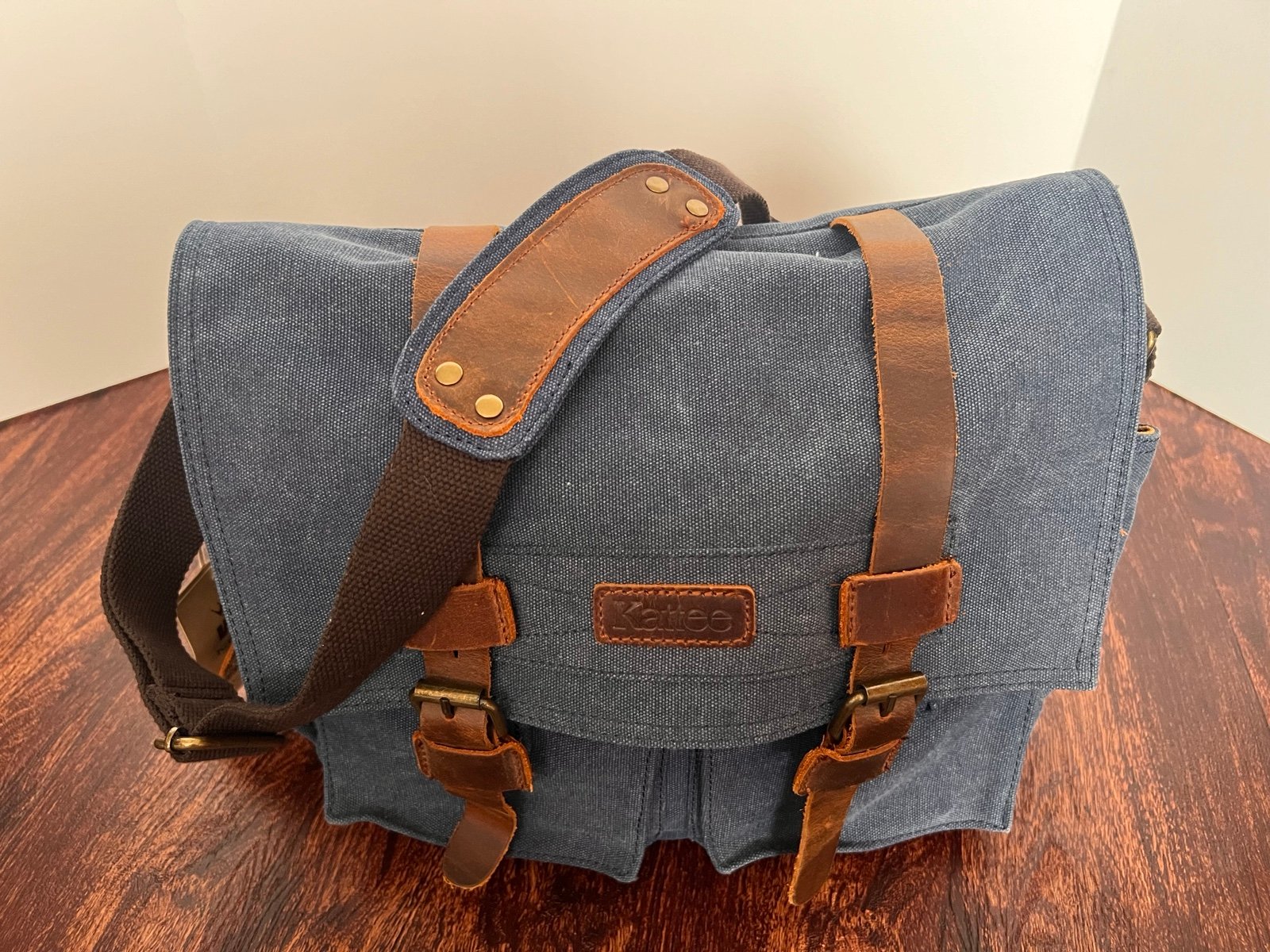 Kattee Retro Camera Messenger Bag