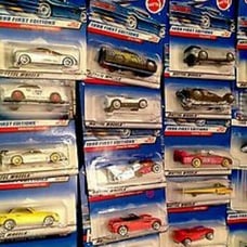 Hot wheels car lot 5 unopened 1995/2002