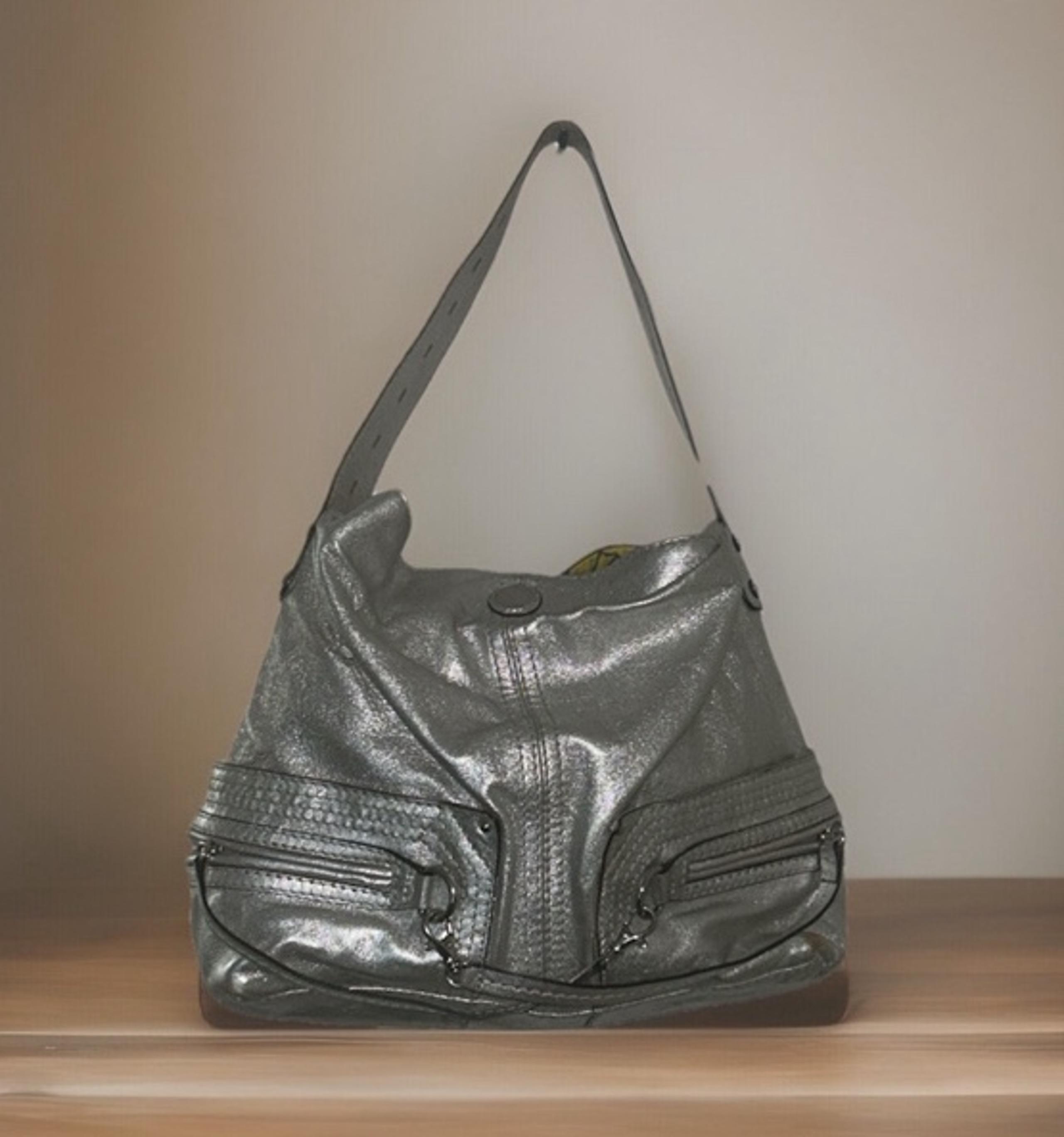 Gianni Bini Y2K Silver Metallic Leather Rare  Hobo Bag Purse Zip Details Lined
