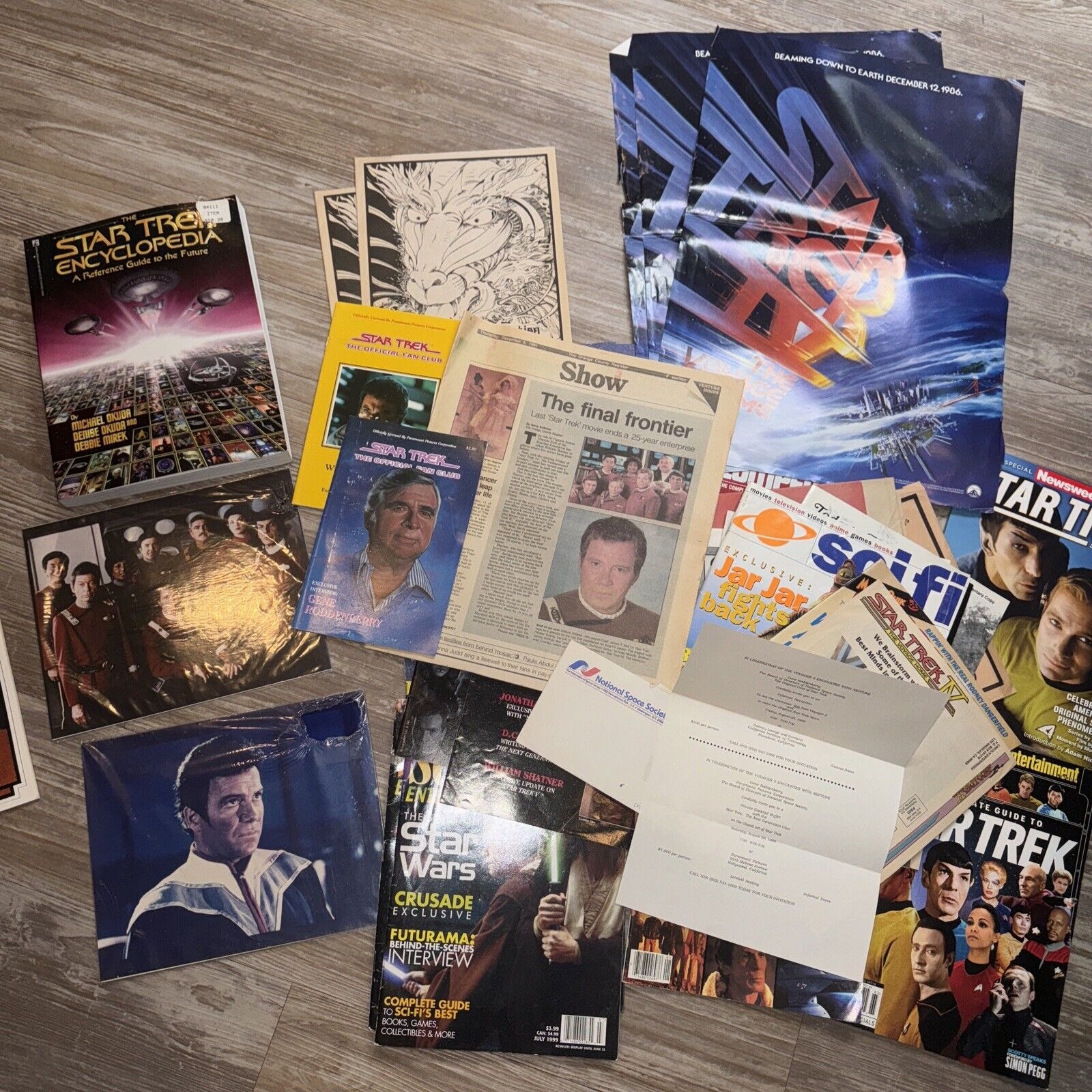 Mixed Lot Star Trek Memorabilia, Magazine & Collectible