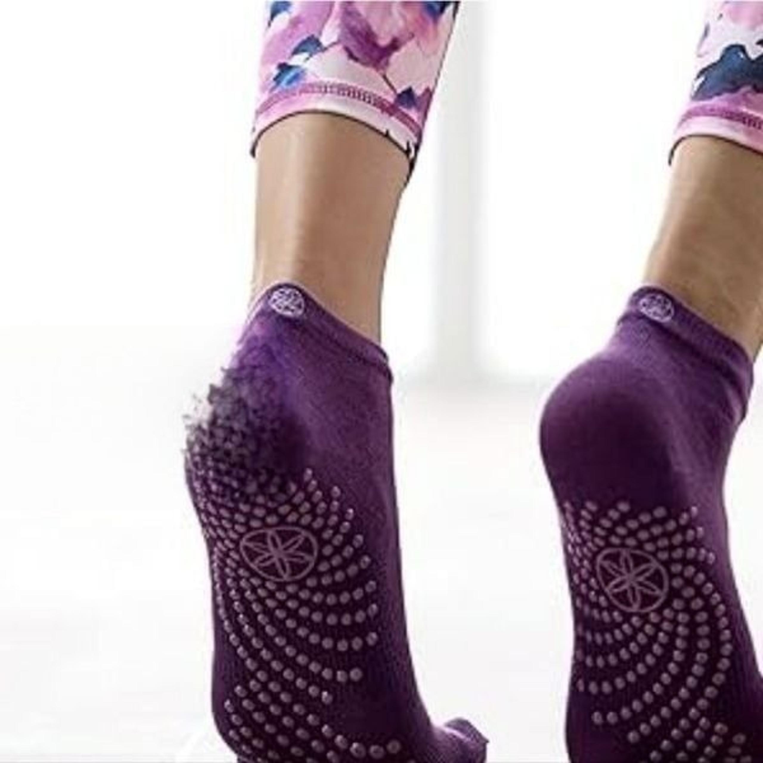 NWT Gaiam Purple Grippy Yoga Barre Grippy Socks Set of 2 One Size
