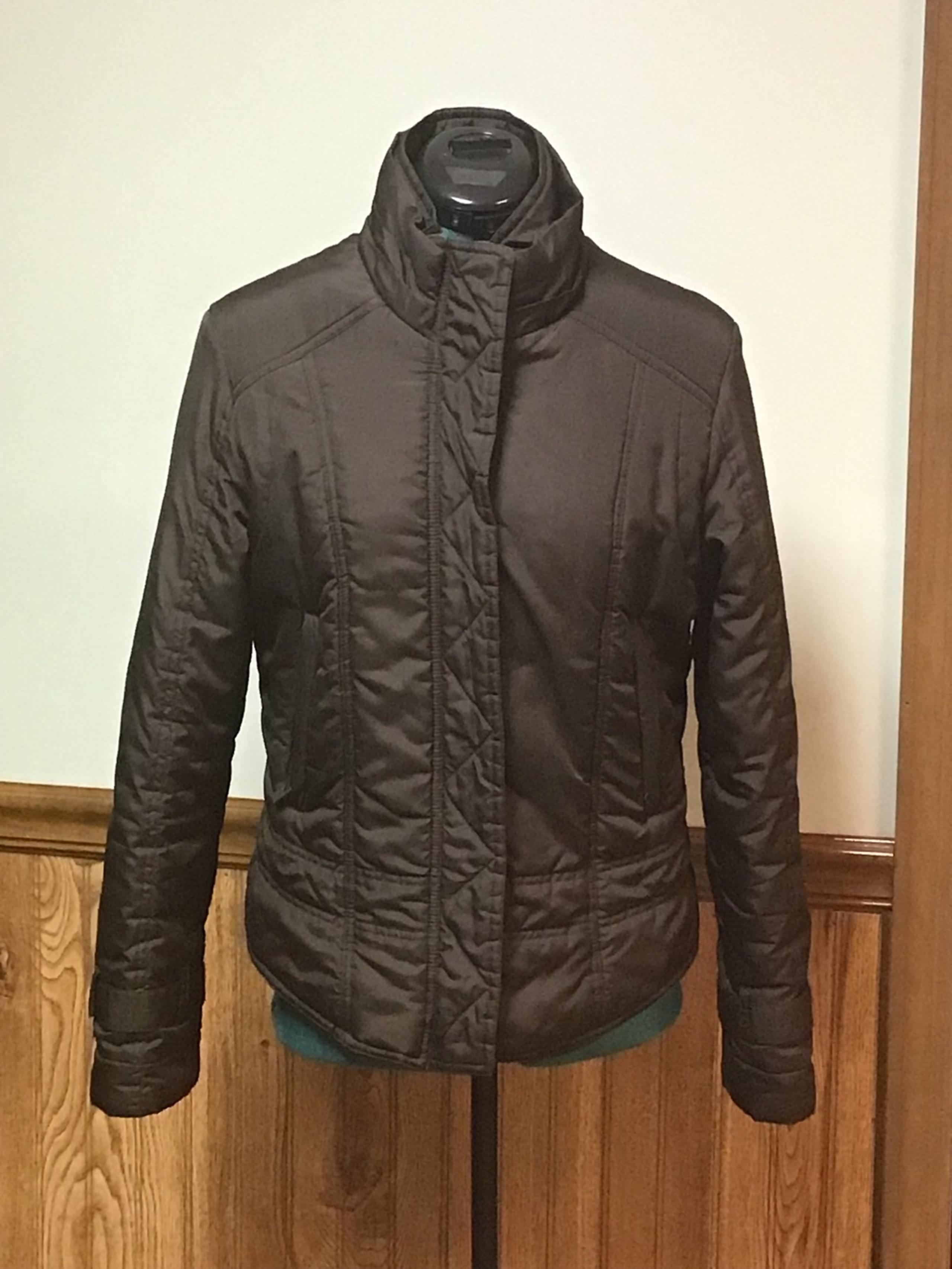L.E.I. Puffer coat SzM zip up, side pockets. Waist length. Brown