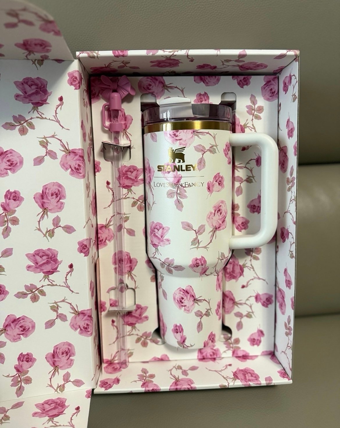 The Stanley x LoveShackFancy Quencher 40 OZ - Ribbon Rosa