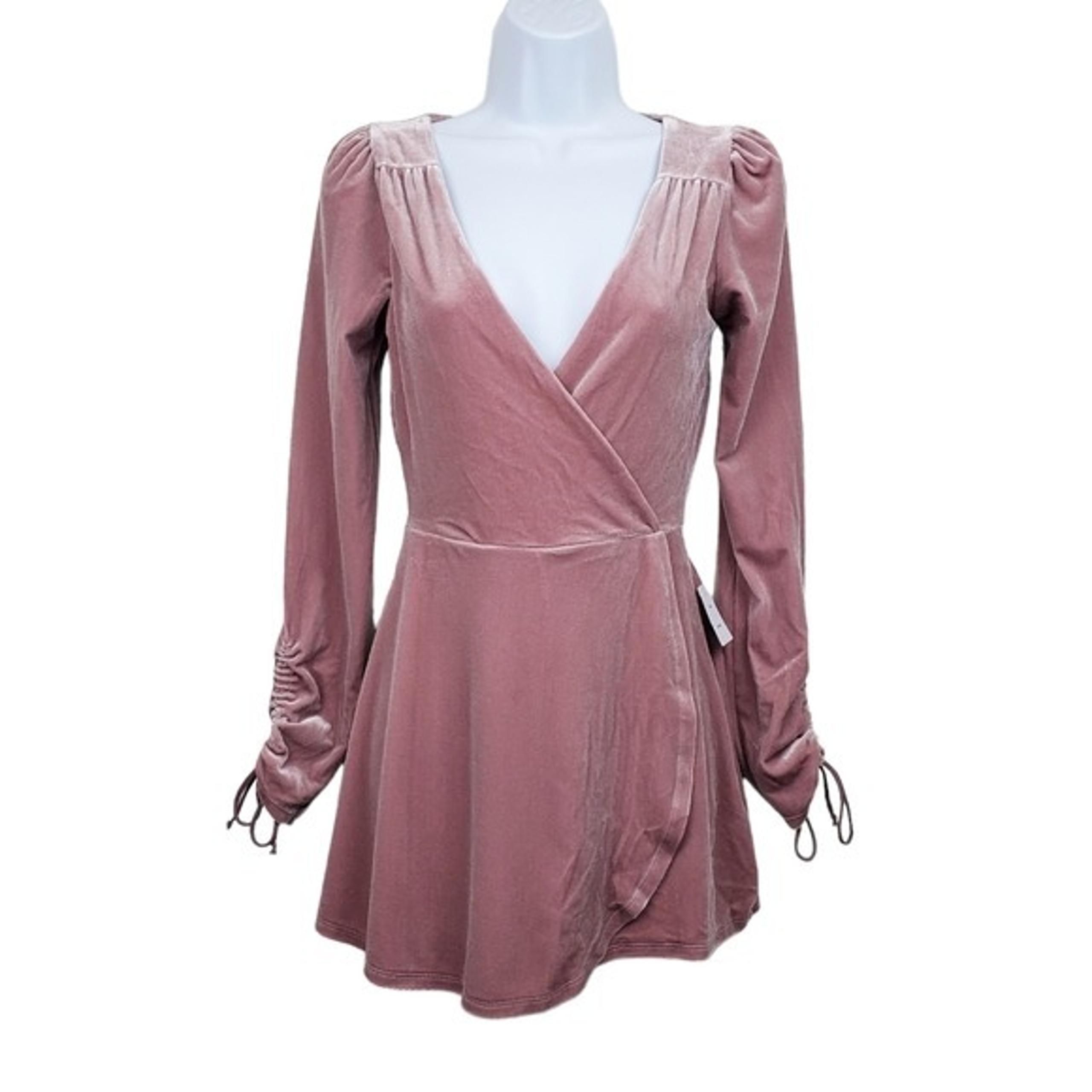 Urban Outfitters Womens Goldmine Mauve Pink V-Neck Velvet Romper Size XS NWT