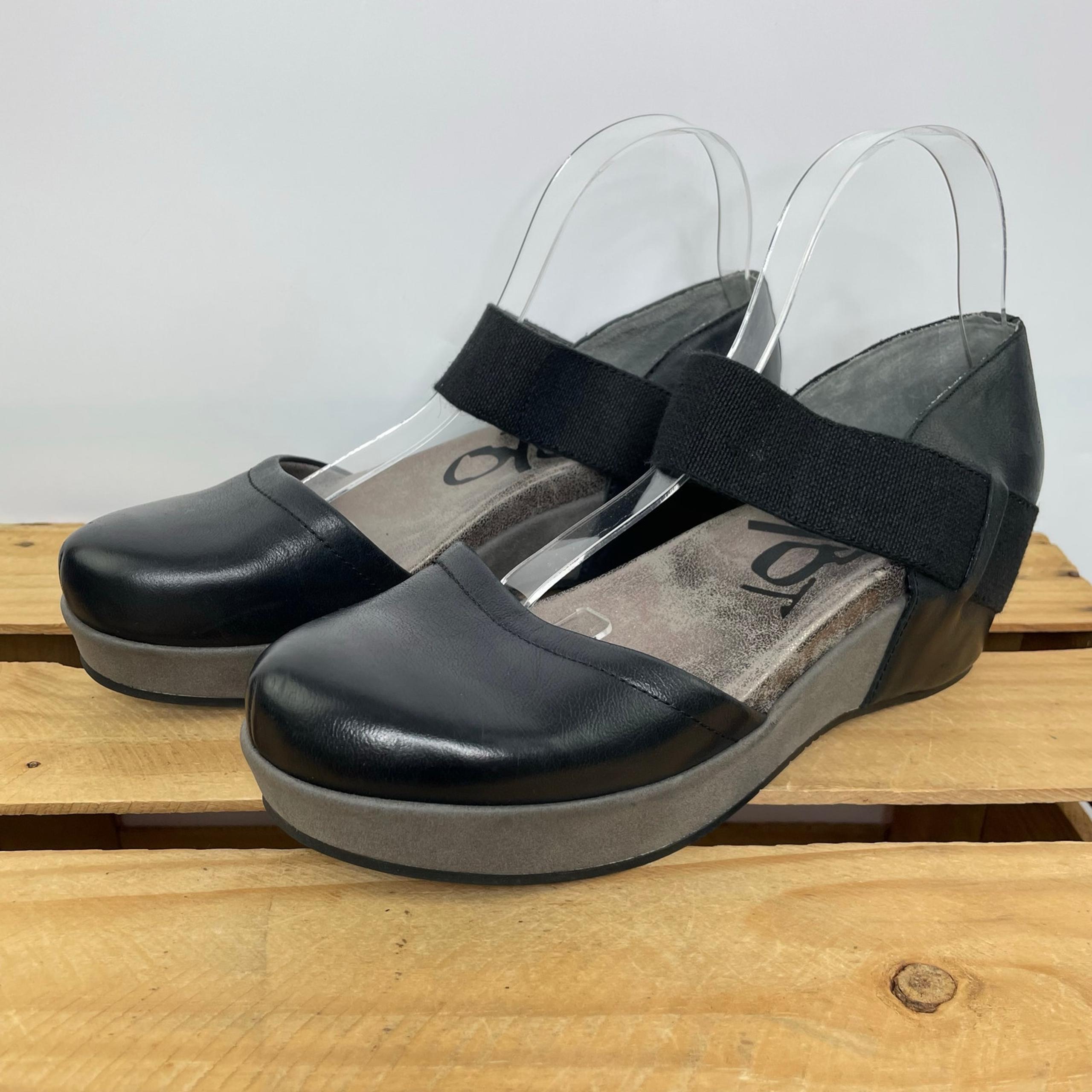 OTBT Black Gray Mary Janes Leather Wedges women's 9.5