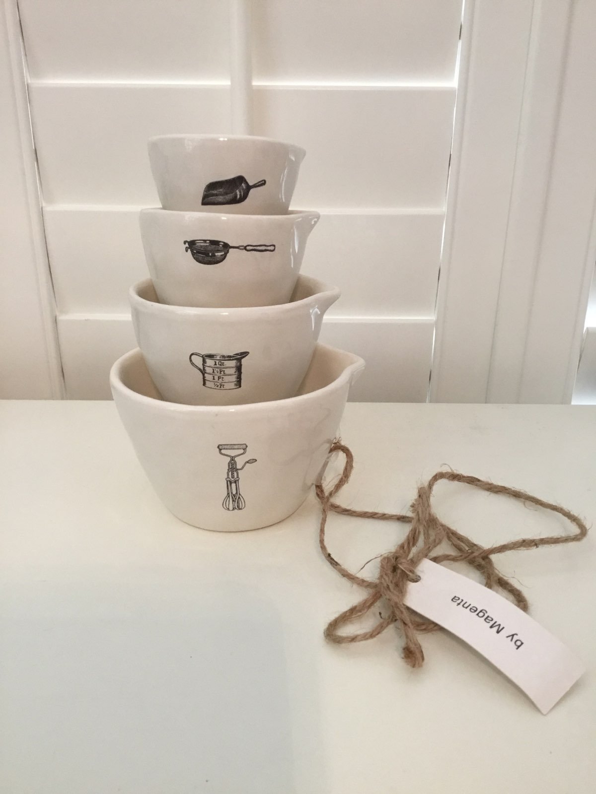 Rae Dunn Icon Measuring Cups
