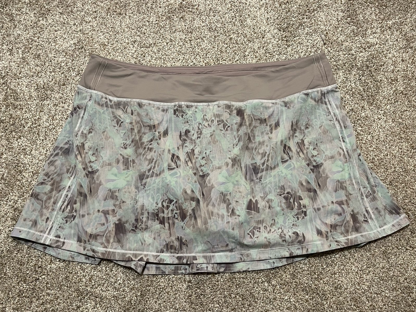 Lululemon Active Skirt Skort Size 14 Gray Floral