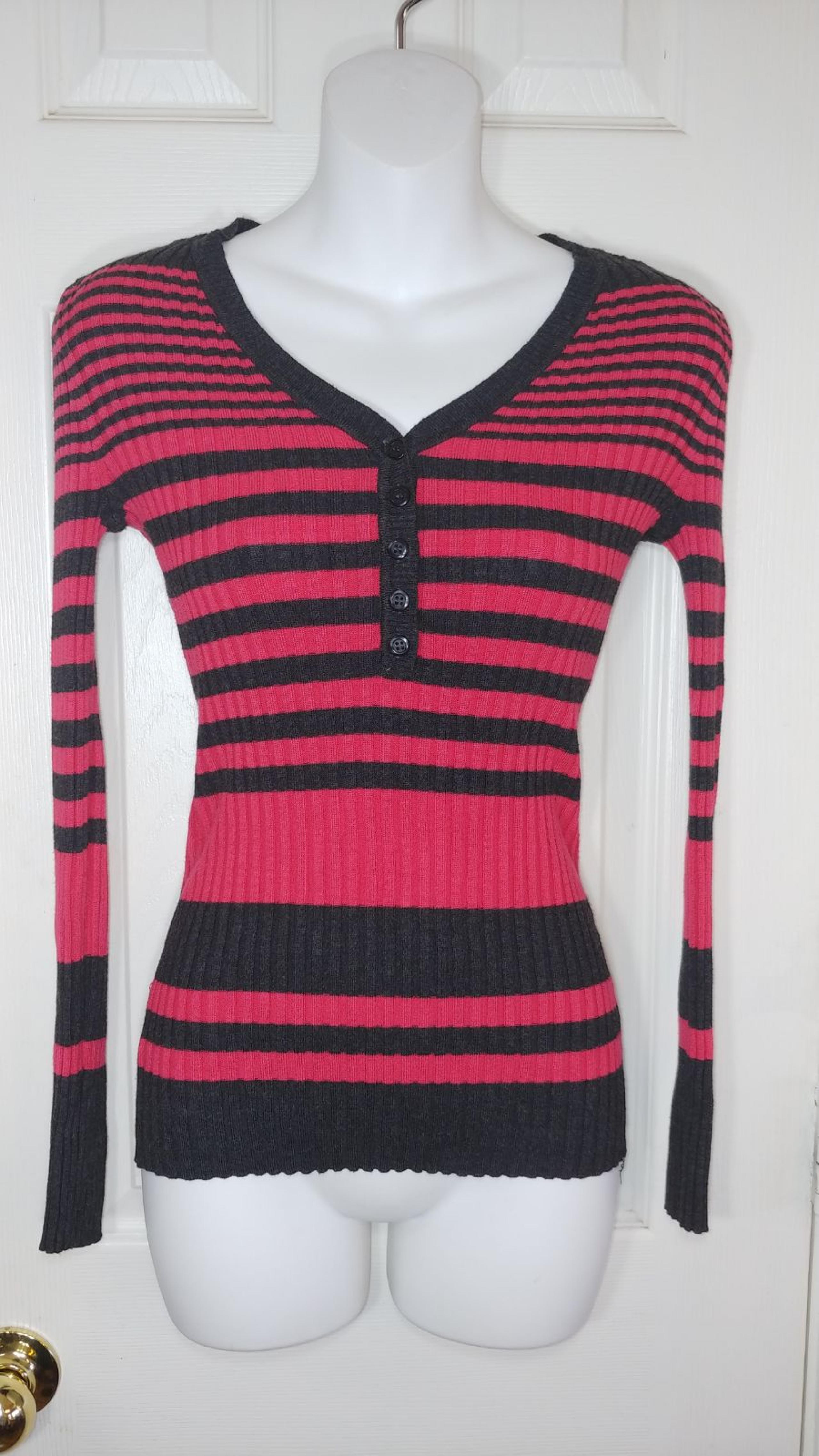 Woman's S Rue 21 Fuschia & Grey shirt