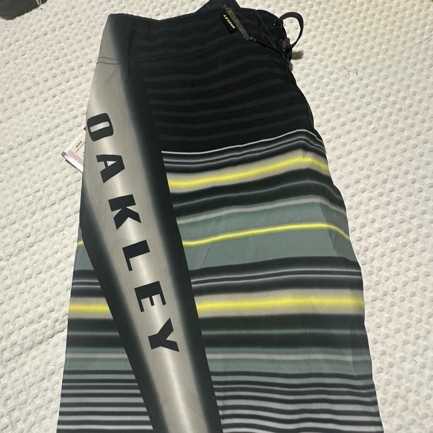 New Oakley Board Shorts Surf Athletic Water Swim Performance Mens Size 32x22