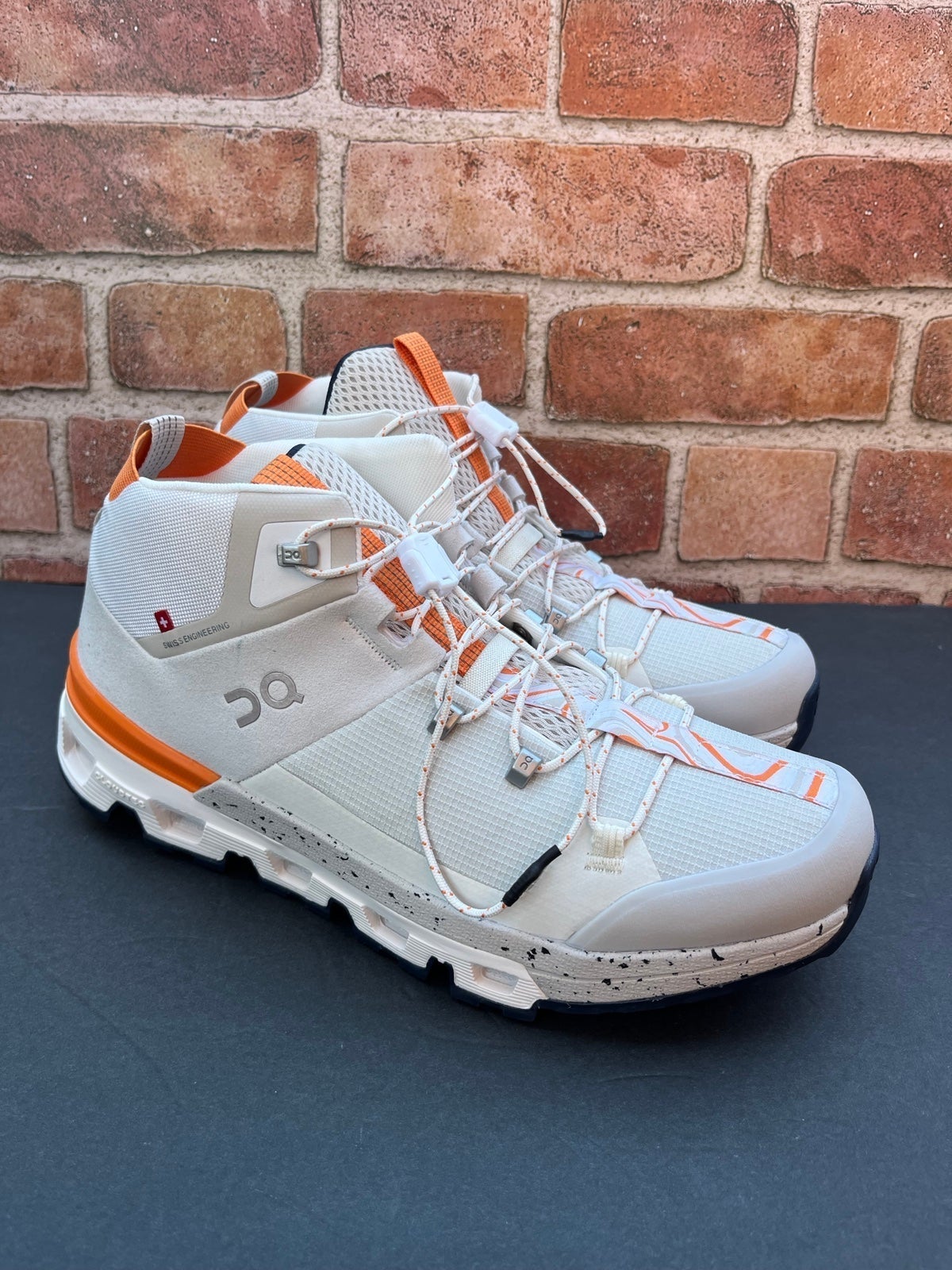 On cloud cloudtrax frost/white sz 8.5