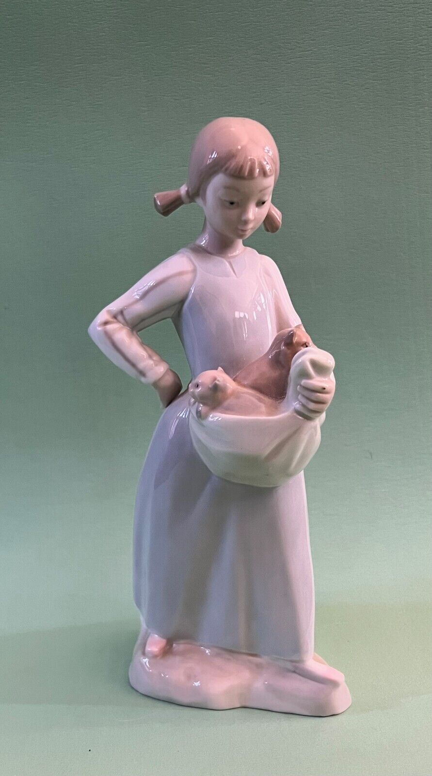 LLADRO NAO FIGURE GIRL PIGTAILS WITH KITTENS CAT IN APRON 9 TALL FIGURINE