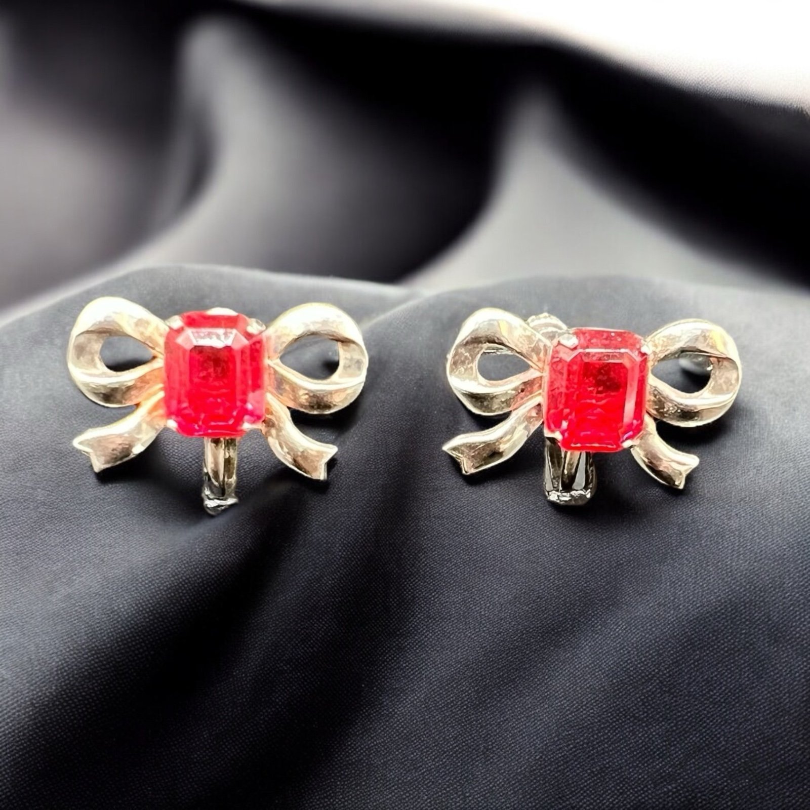 1940s Sterling Silver Prong Set Red Glass Bow Shaped Screw-Back Earrings Vintage