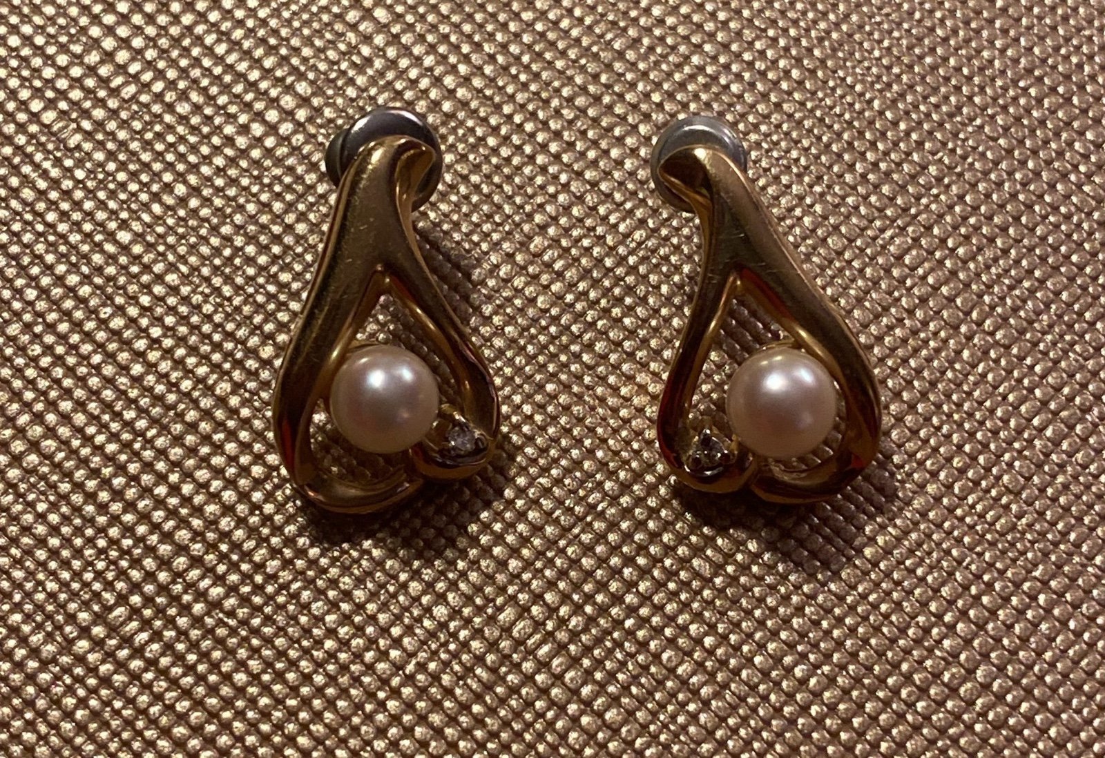14k gold pearl earring
