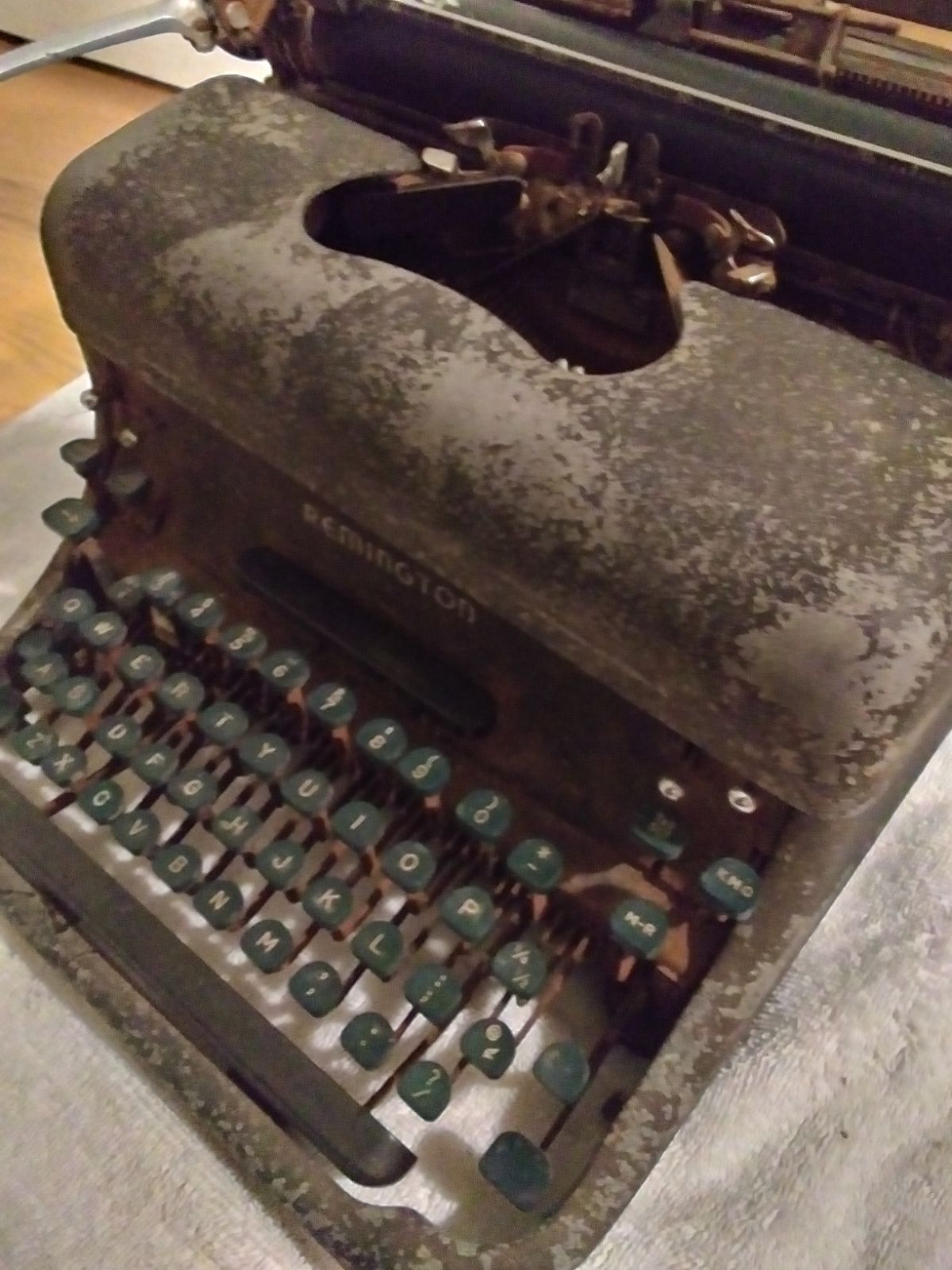 V I N T A G E Remington Typewriter