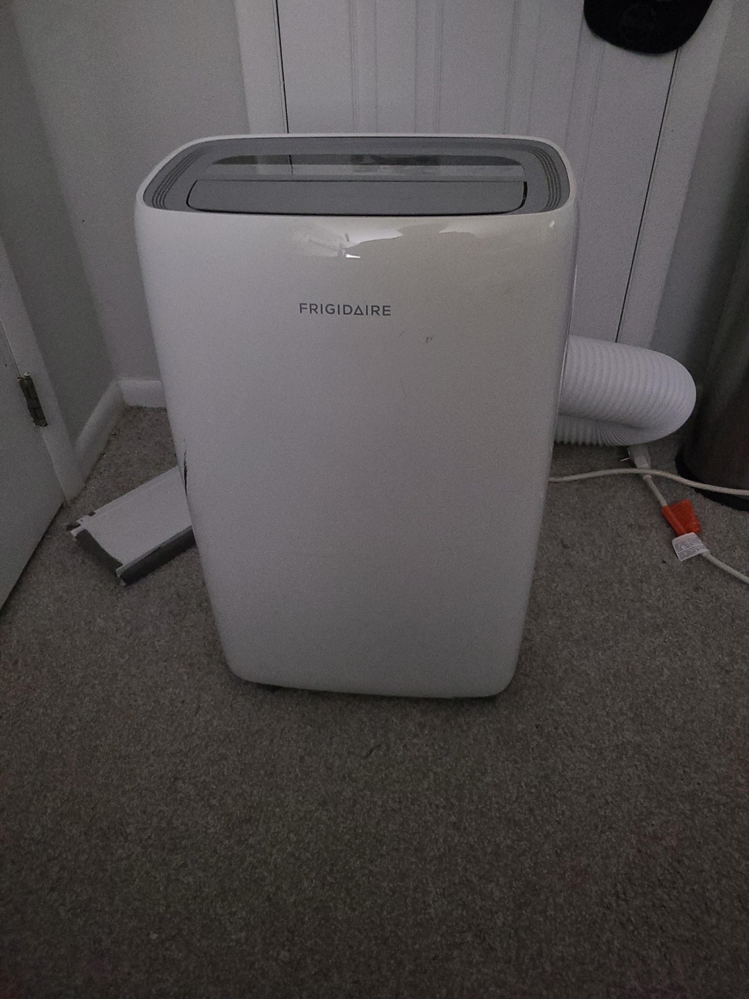 FFPA0822T1
Frigidaire 8,000 BTU Portable Room Air Conditioner