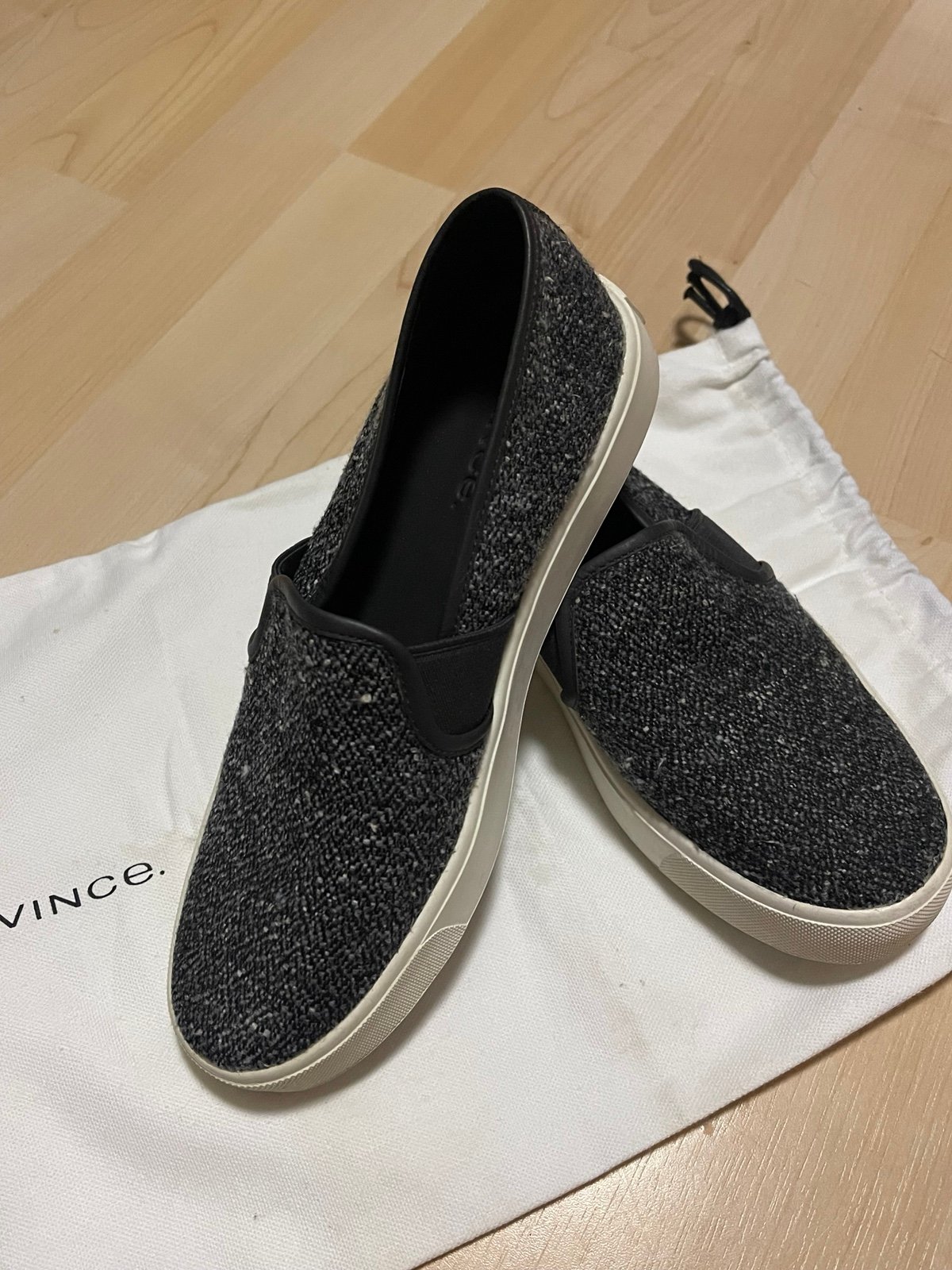 SUPER FLASH SALE VINCE Blair women black woven slip on sneaker size 5