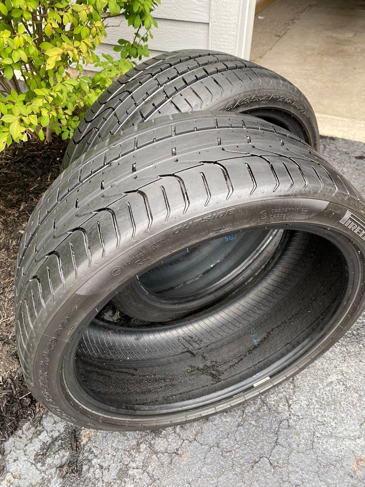 Pirelli 255/35 ZR20 tire x2