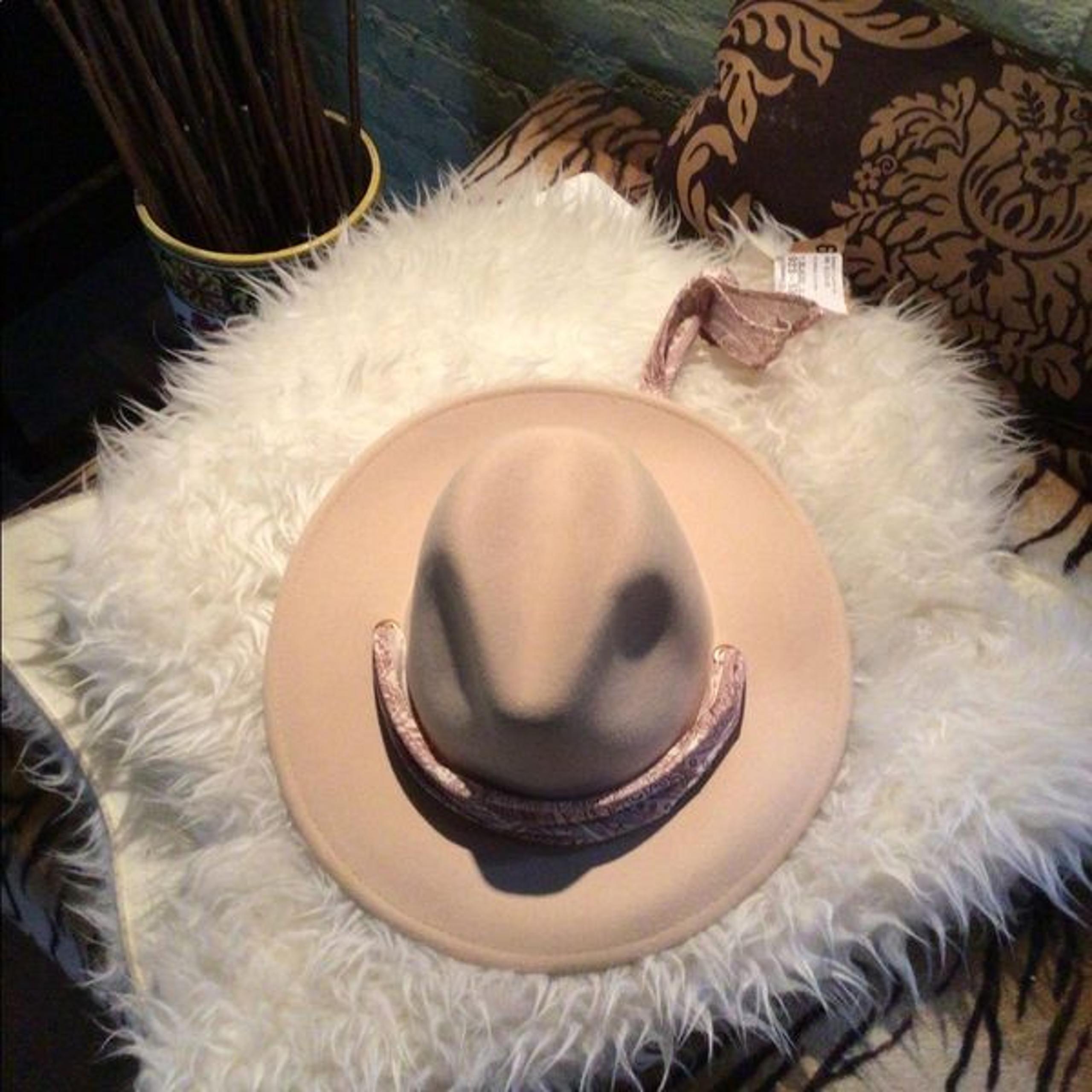 Wyeth chin strap scarf hat