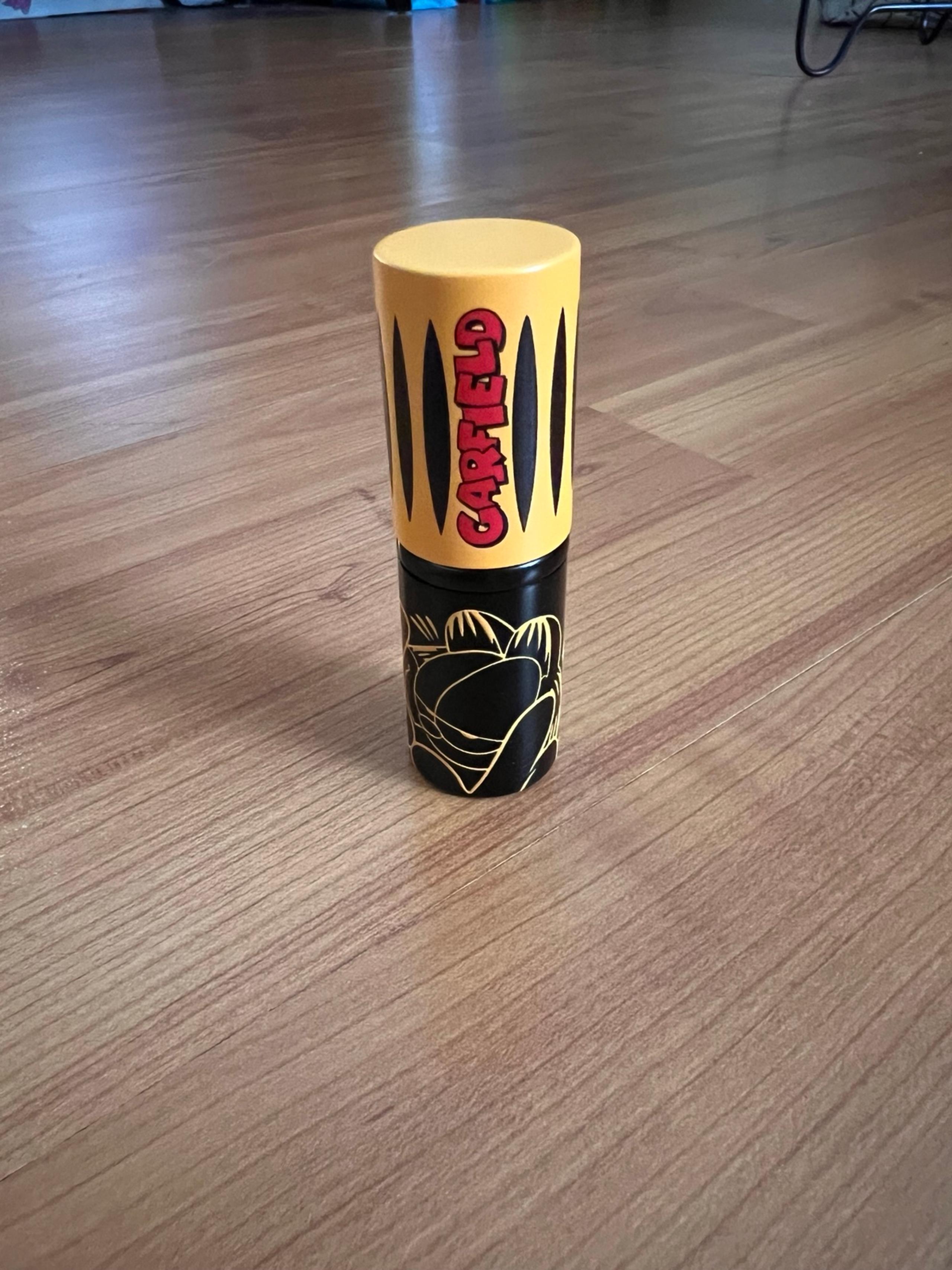 Garfield retractable face makeup brush