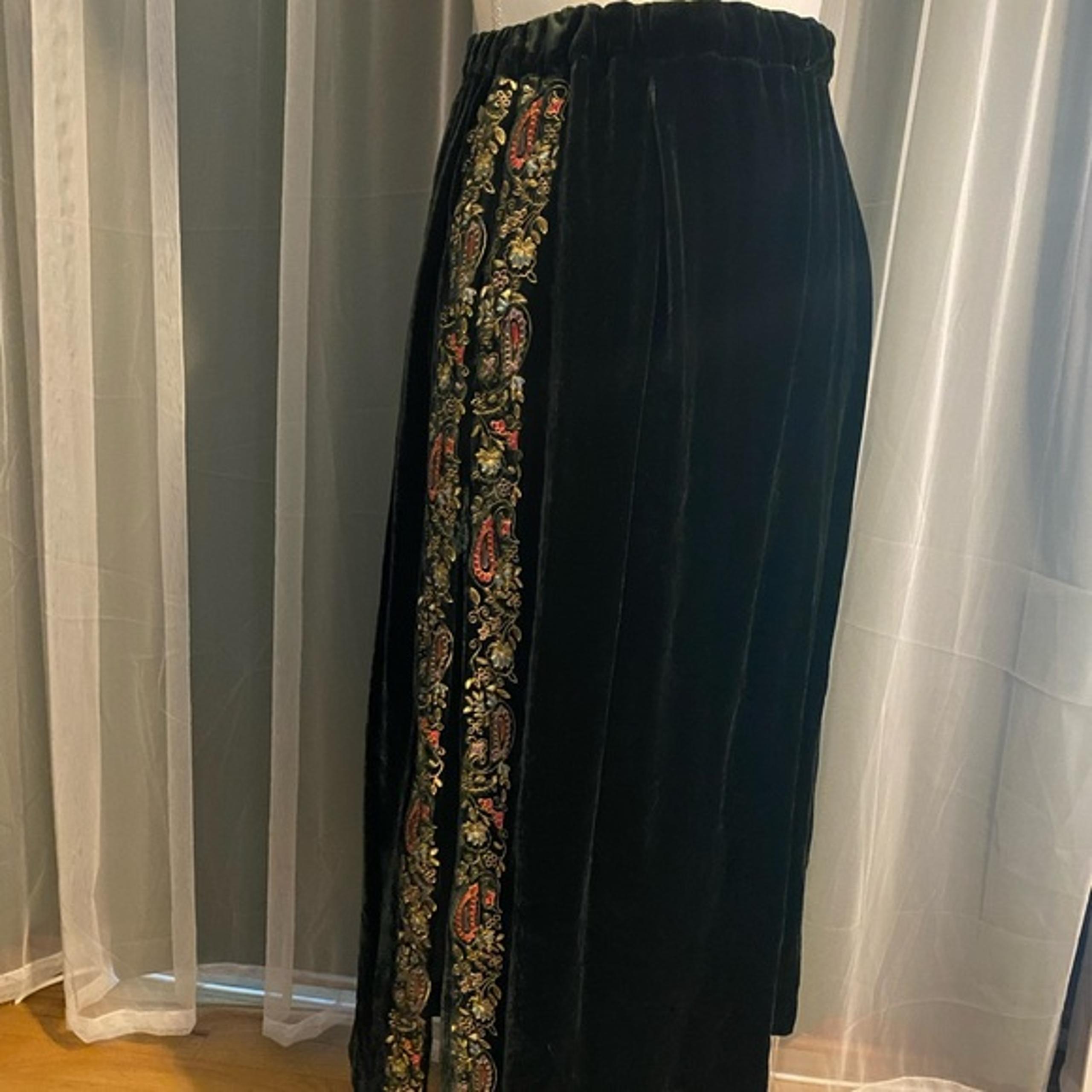 Vintage 90’s Diane Von Furstenberg silk velvet embroidered skirt