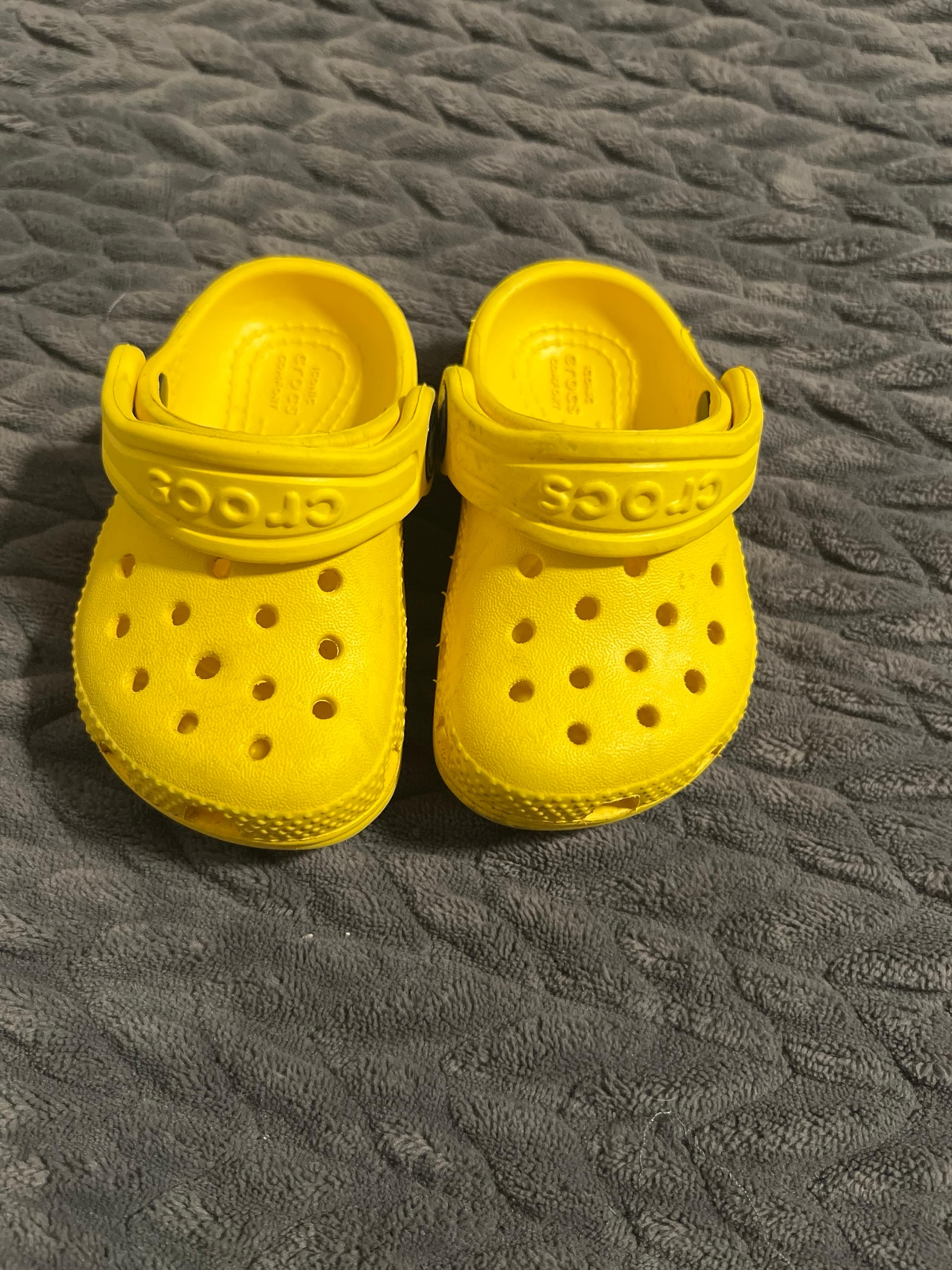 Crocs size C4 toddler