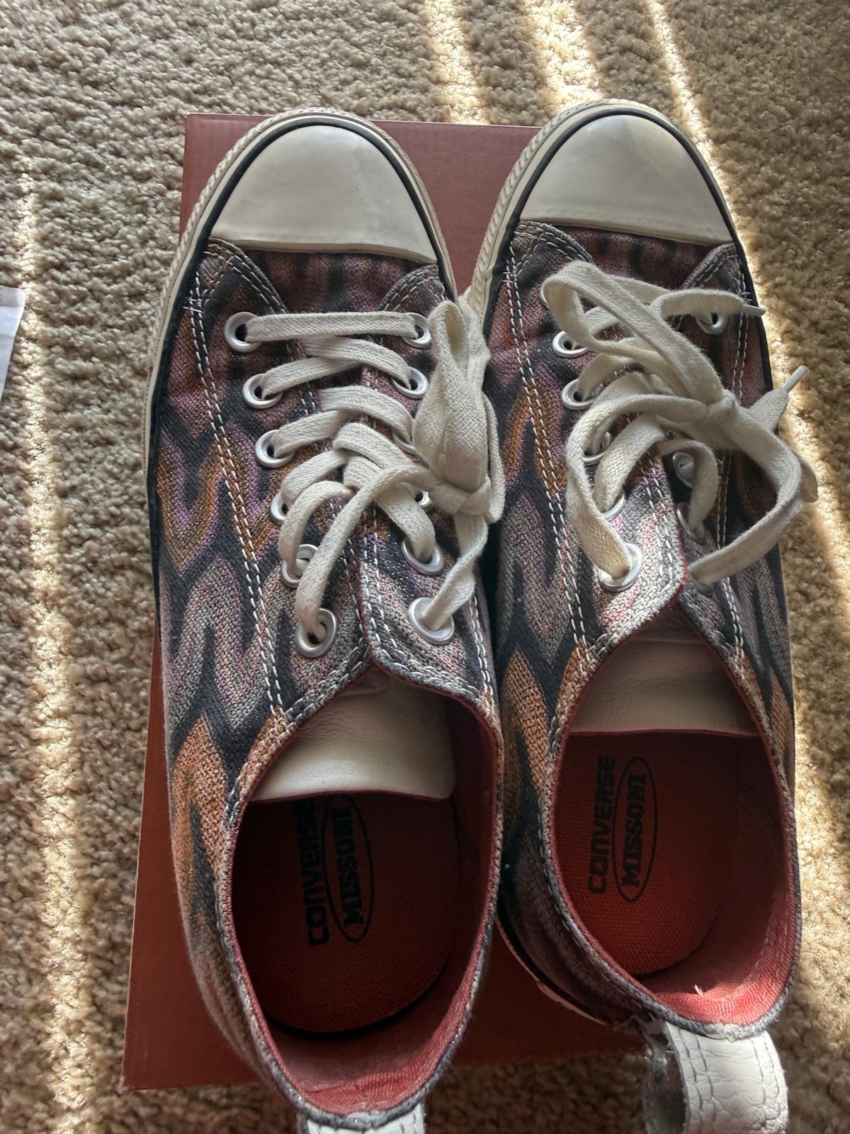 Converse unisex size 5 men size women 7 unisex retails for 95