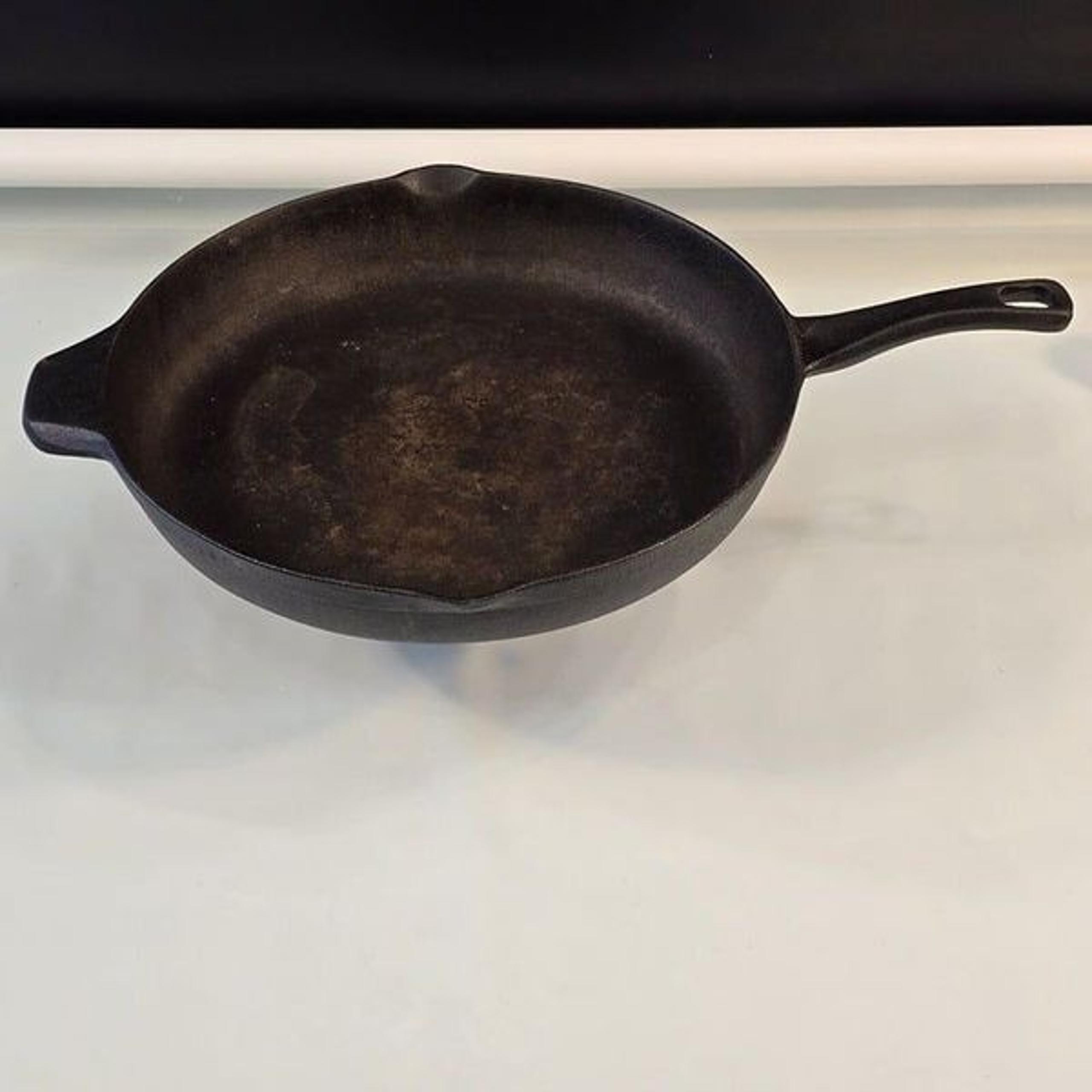 Cast Iron Skillet Large Fry Pan Cast By Calphalon 12 in Double Spout