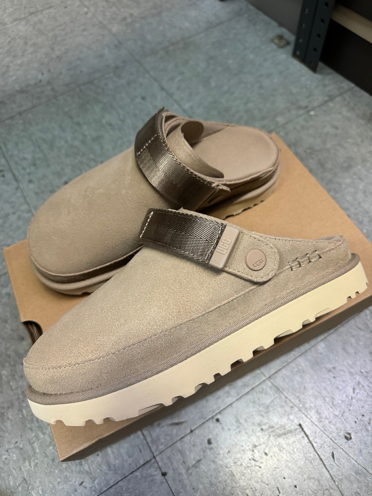 UGG women Goldenstar clog -new