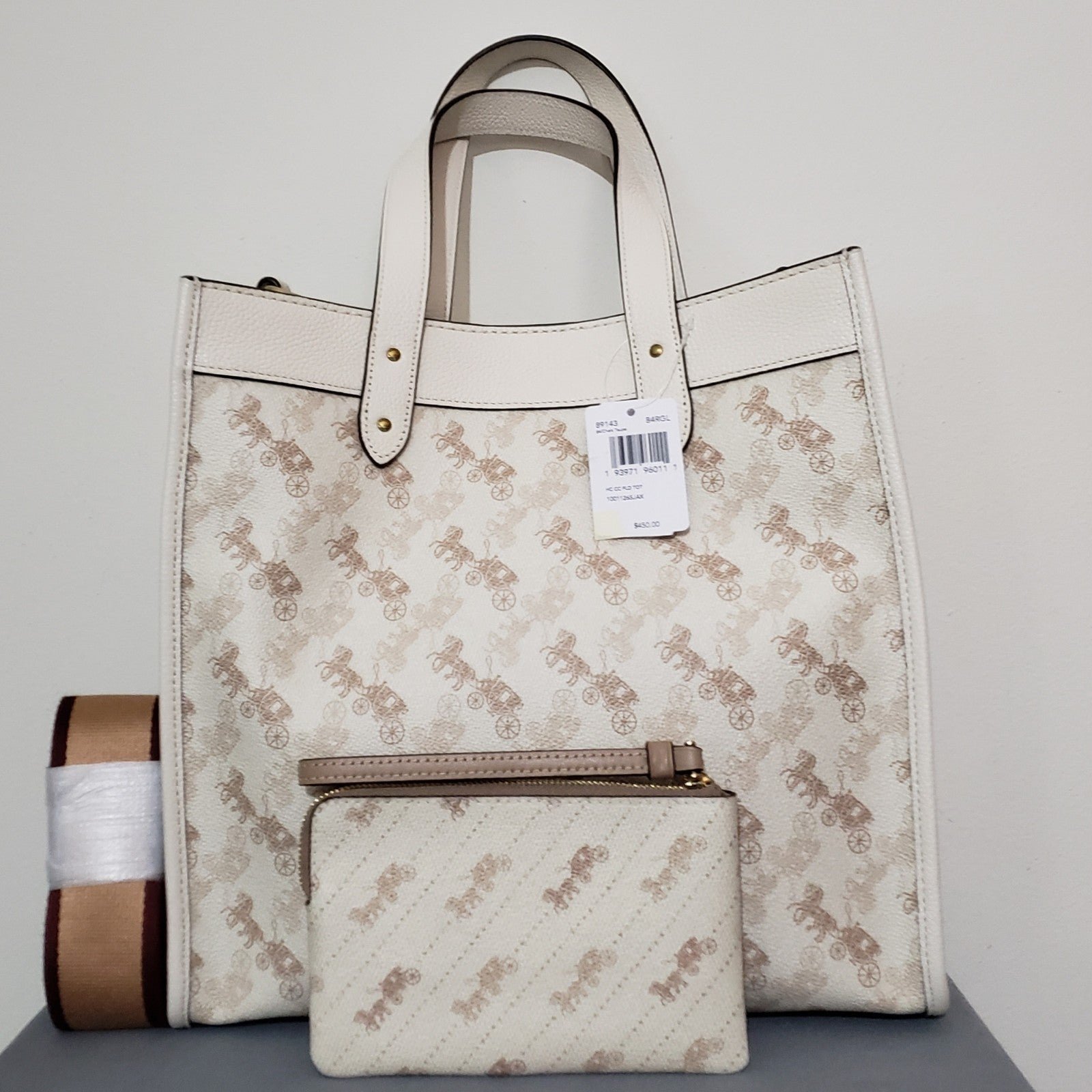 NWT! COACH SIGNATURE HORSE AND CARRIAGE PRINT FIELD TOTE & MATCHING WRISTLET SET