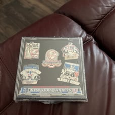 2000 NY YANKEES WORLD SERIES COMMEMORATIVE PIN SET
